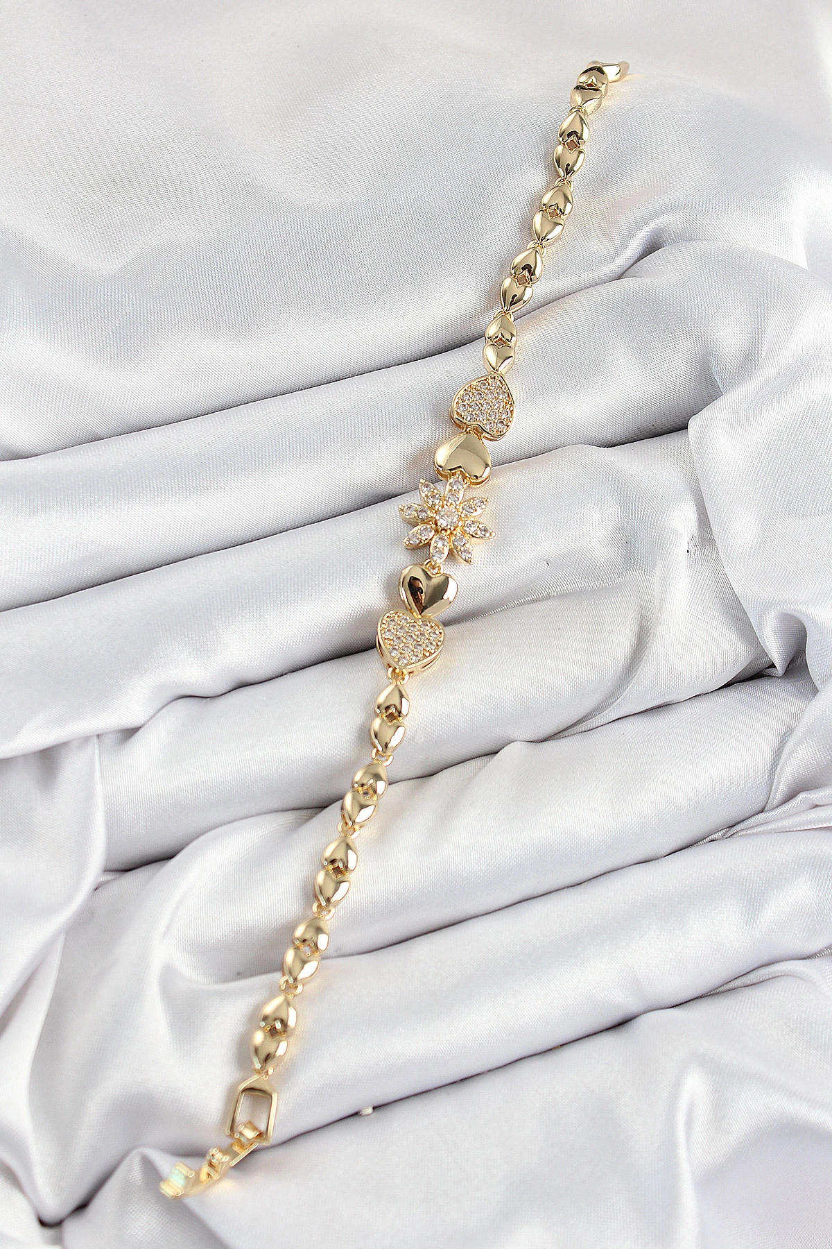 Pirinç Zirkon Taşlı Kalp Detaylı Çiçek Model Gold Renk Kadın Bileklik-1