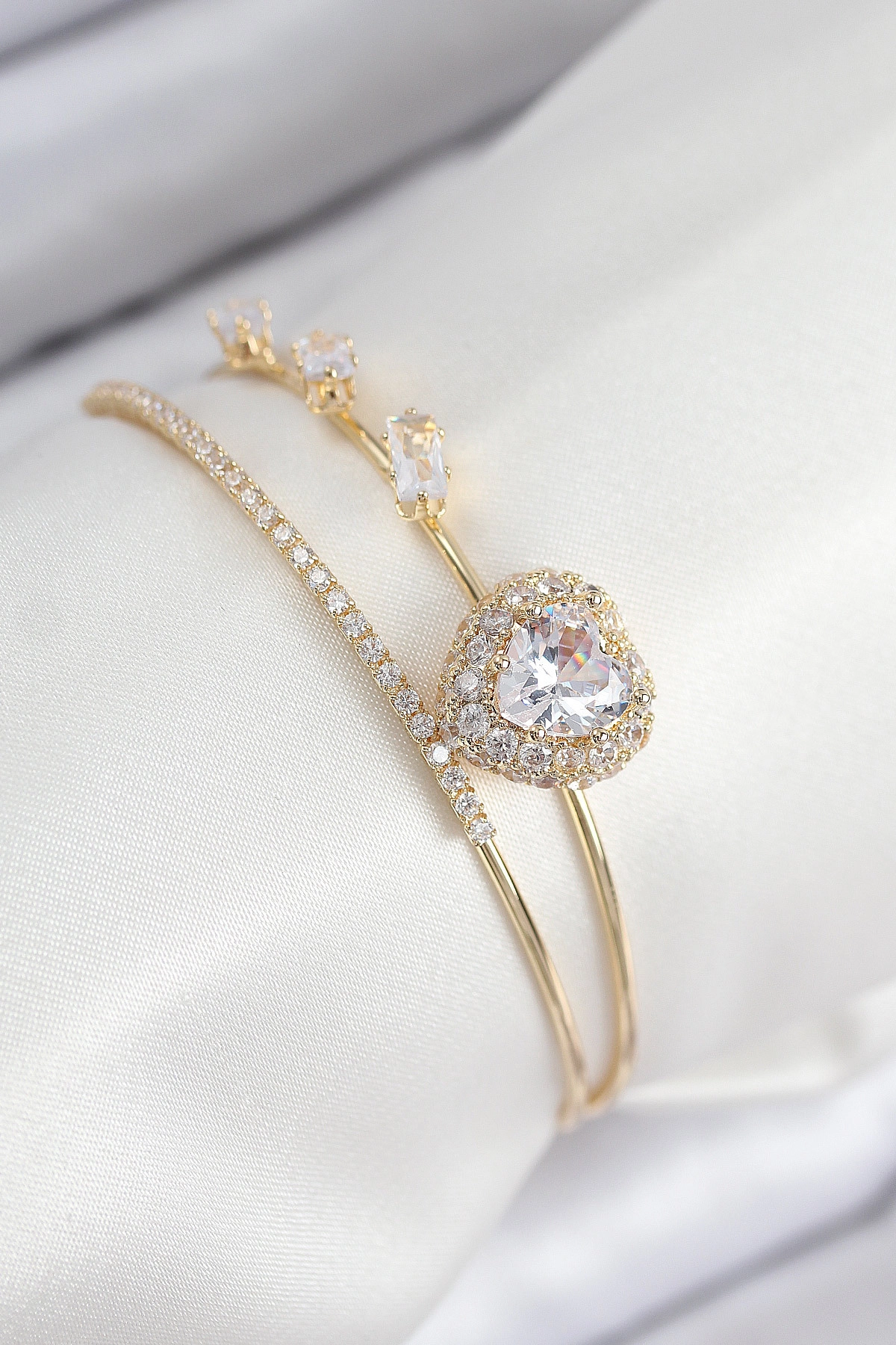 Pirinç Zirkon Taşlı Kalp Model Gold Renk Kadın Bileklik-0