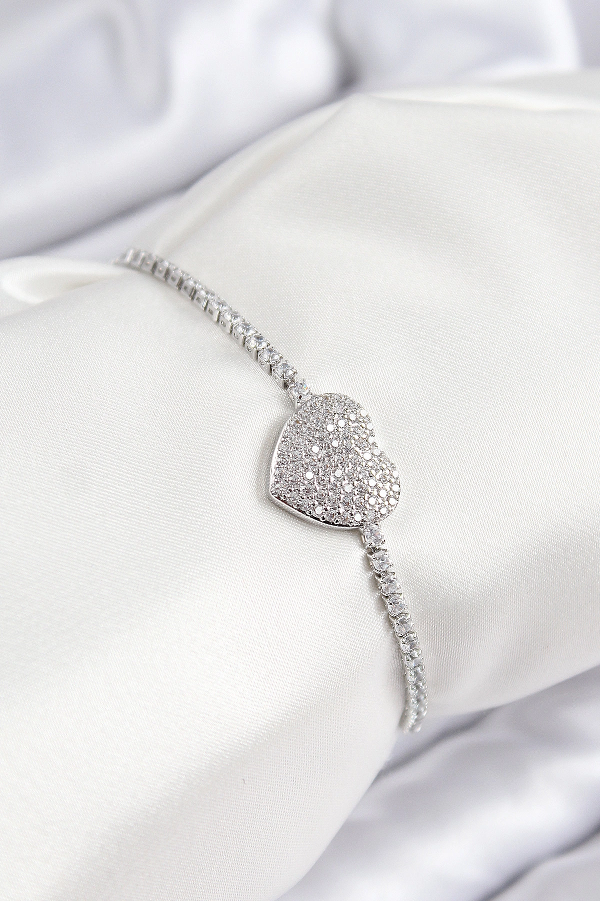 Pirinç Zirkon Taşlı Kalp Model Gümüş Renk Asansörlü Kadın Bileklik-0