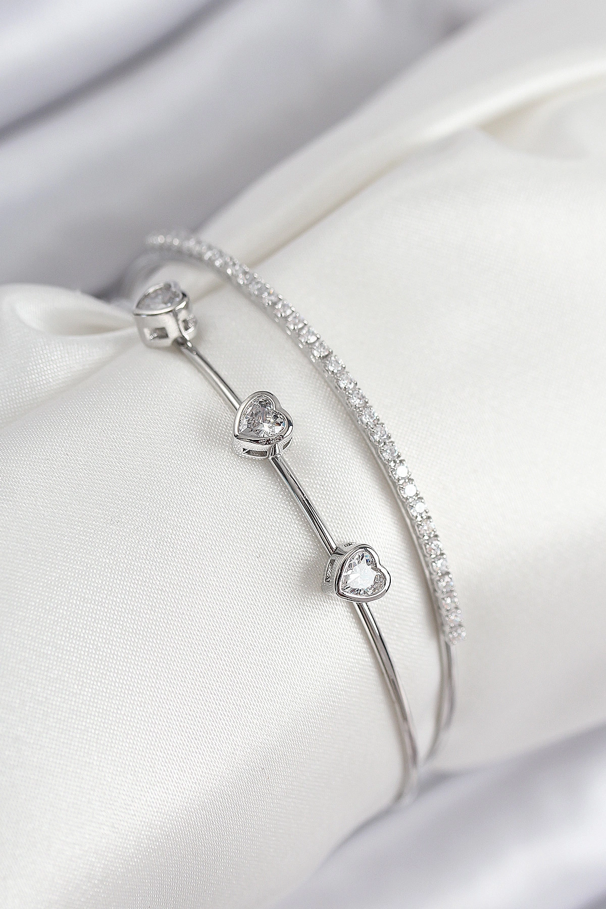 Pirinç Zirkon Taşlı Kalp Model Gümüş Renk Kadın Bileklik-0