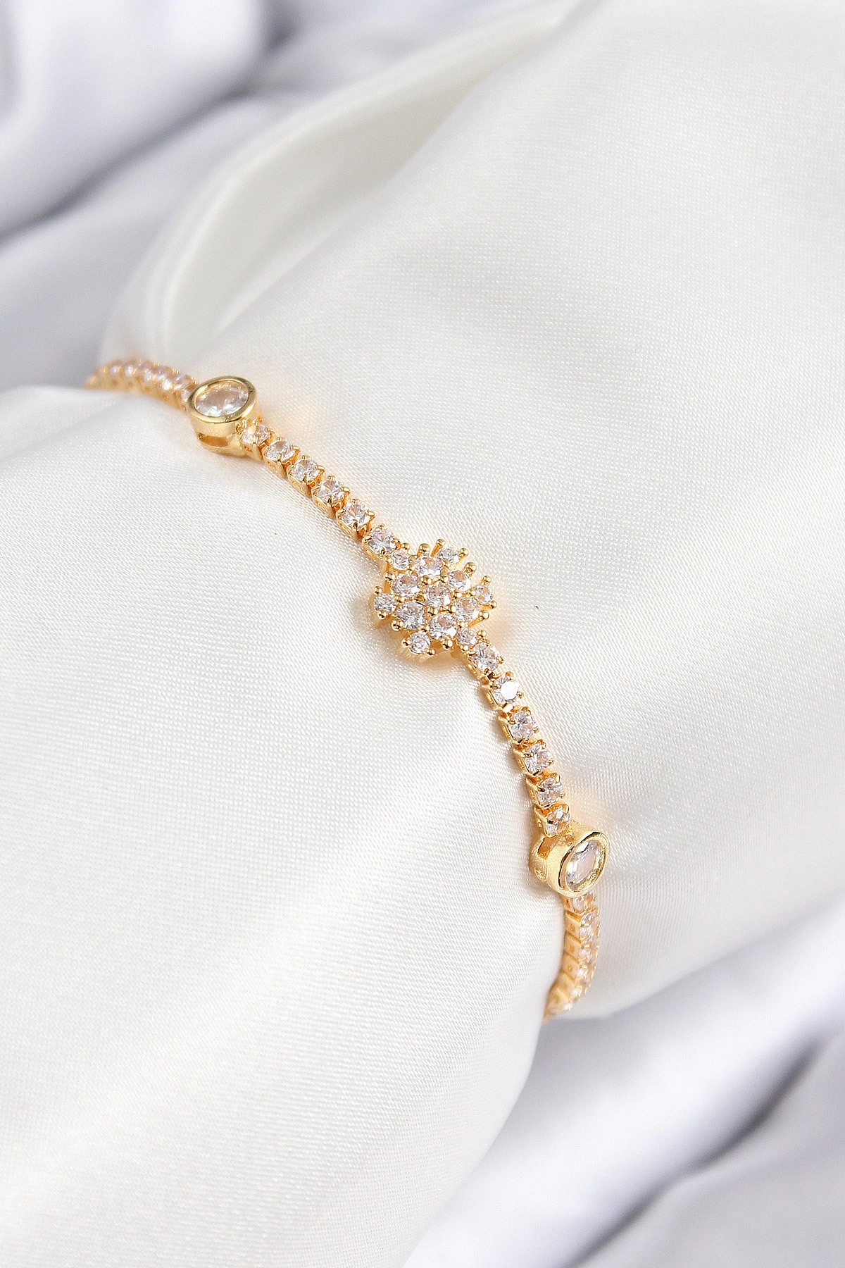 Pirinç Zirkon Taşlı Kar Tanesi Model Gold Renk Asansörlü Kadın Bileklik-0