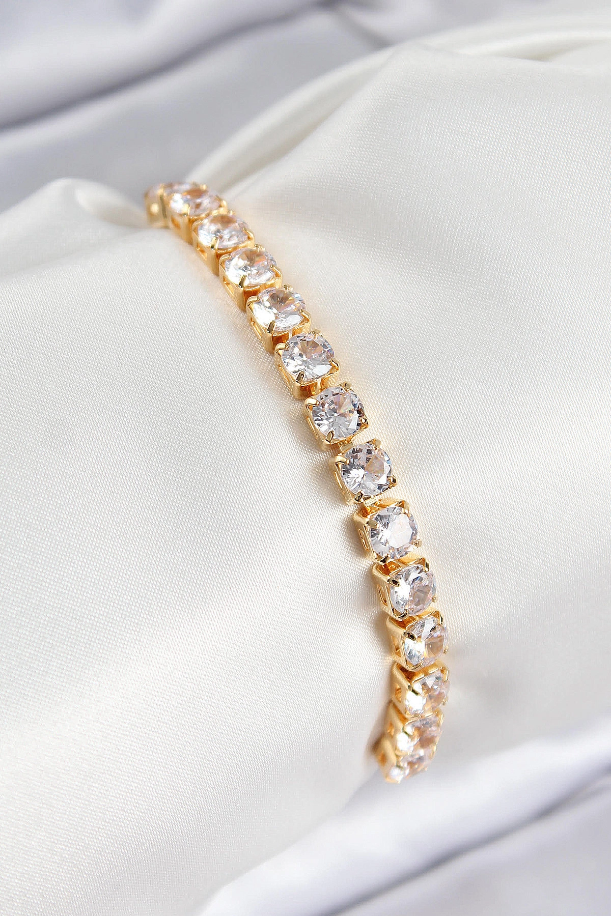 Pirinç Zirkon Taşlı Kare Model Gold Renk Asansörlü Kadın Bileklik-0