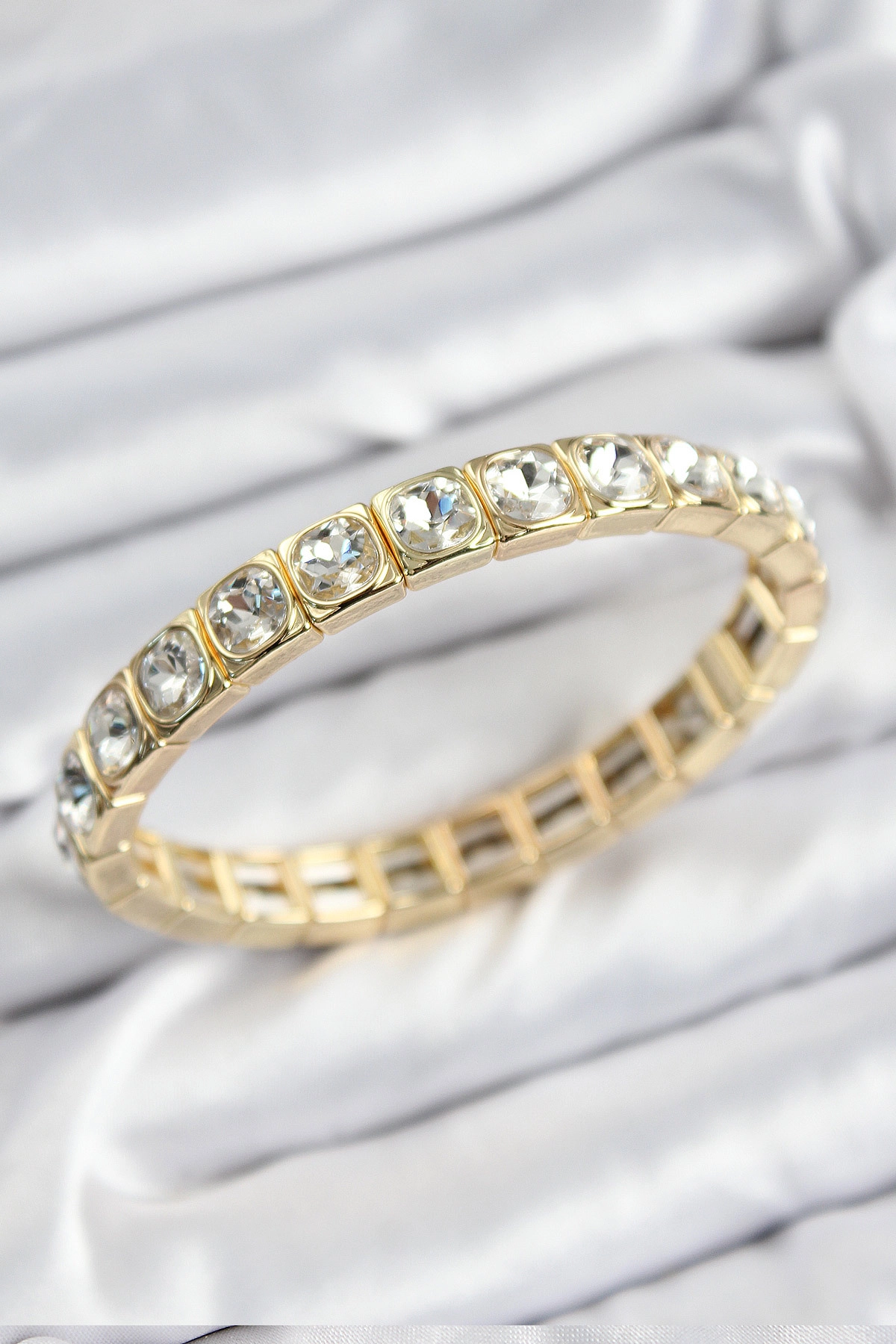 Pirinç Zirkon Taşlı Kare Model Gold Renk Lastikli Kadın Bileklik-0