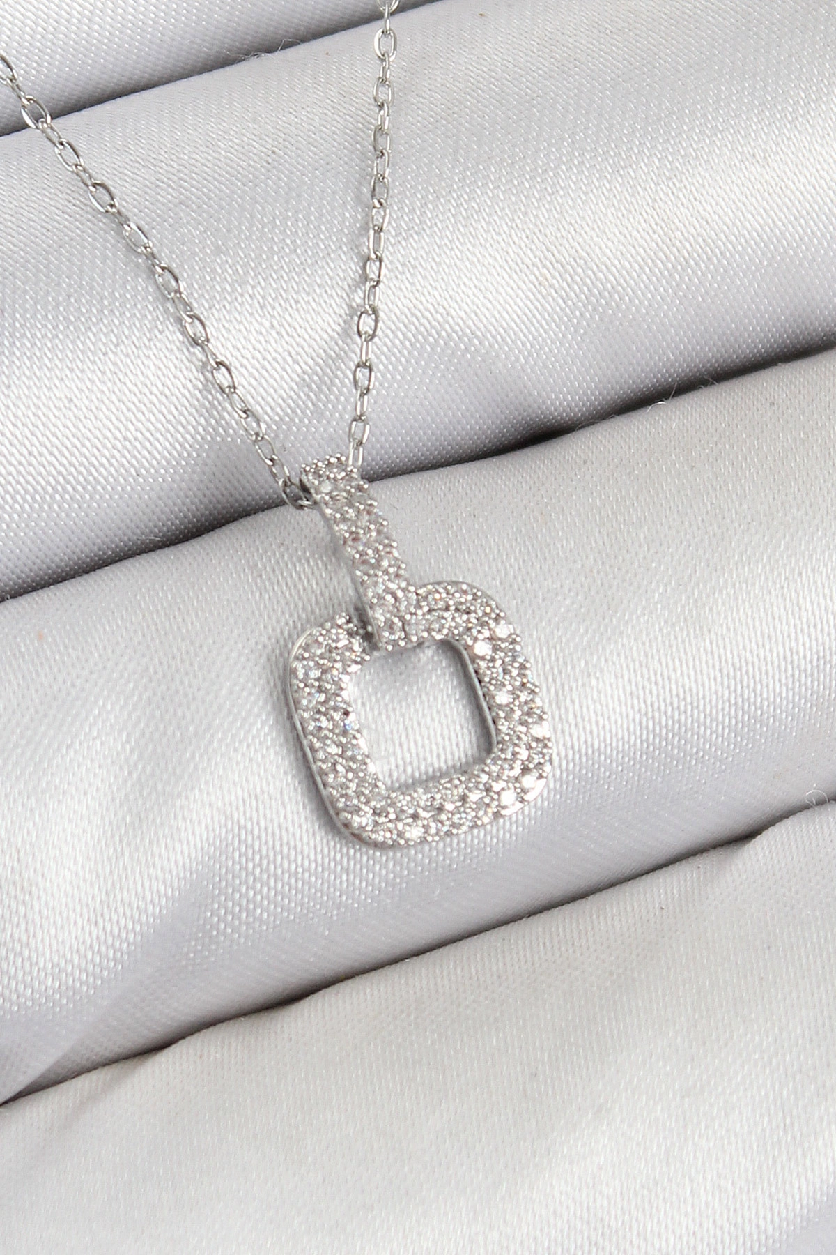 Pirinç Zirkon Taşlı Kare Model Gümüş Renk Kadın Kolye-0