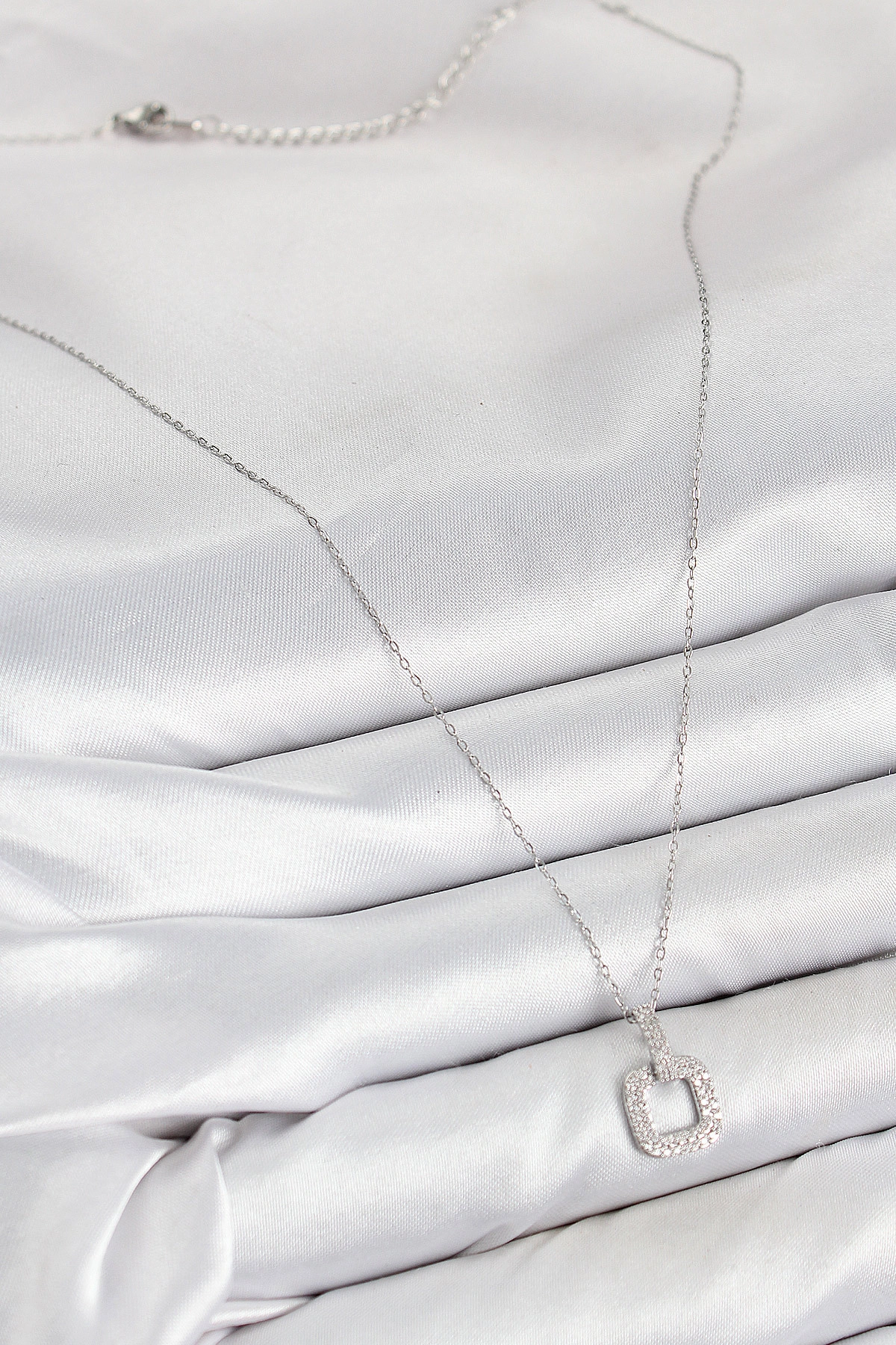 Pirinç Zirkon Taşlı Kare Model Gümüş Renk Kadın Kolye-1