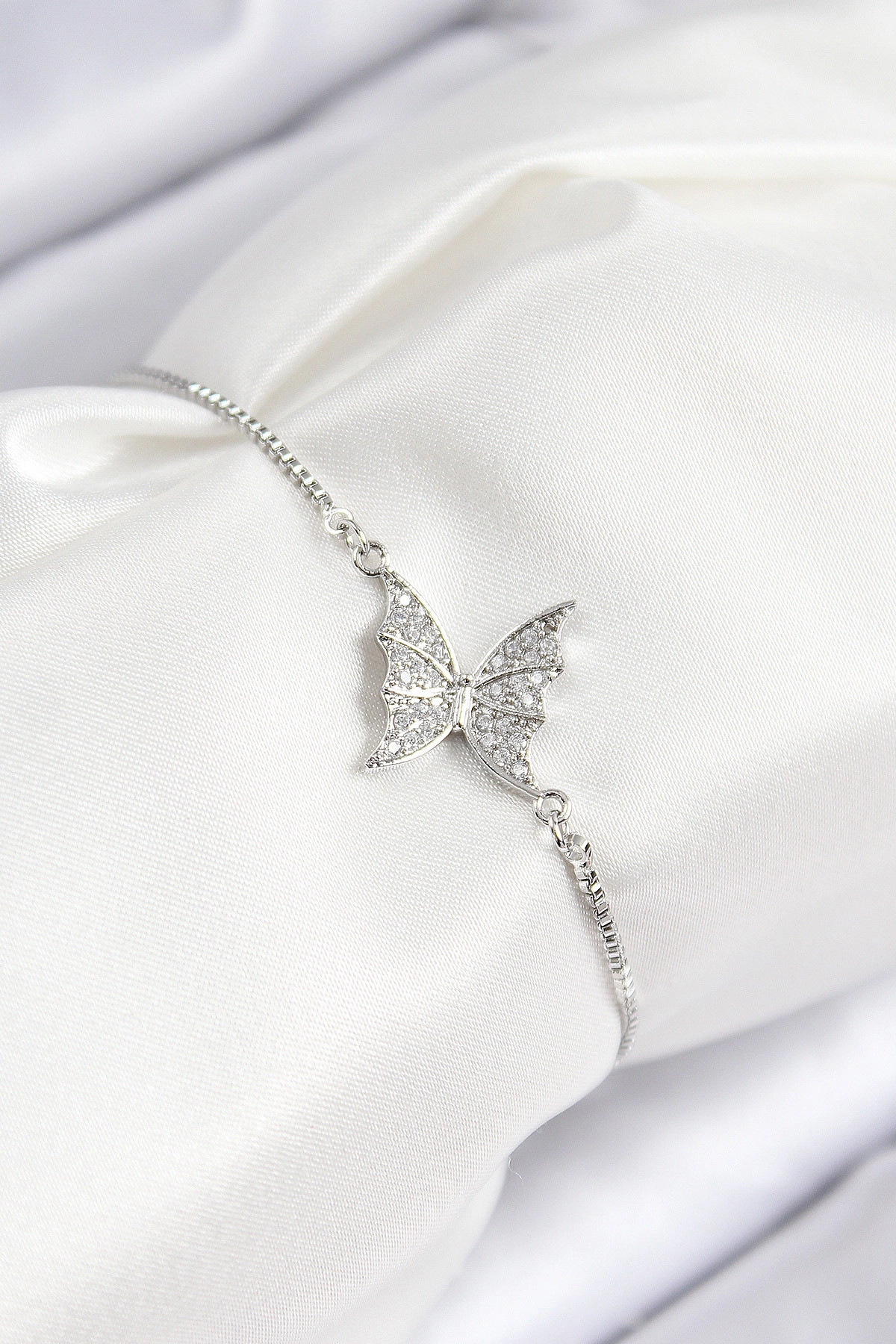 Pirinç Zirkon Taşlı Kelebek Model Gümüş Renk Asansörlü Kadın Bileklik-0