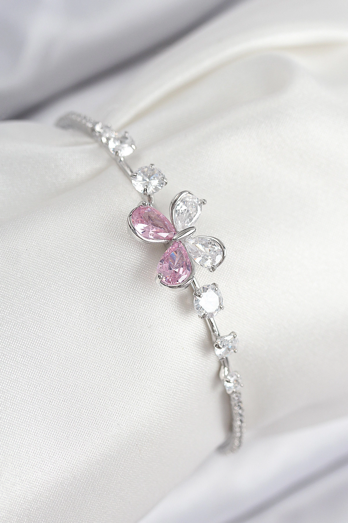 Pirinç Zirkon Taşlı Kelebek Model Gümüş Renk Kadın Bileklik-0