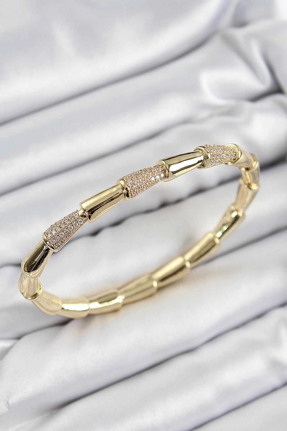 Pirinç Zirkon Taşlı Kemik Model Gold Renk Vip Kadın Bileklik-0