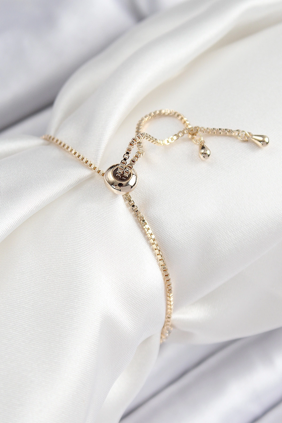 Pirinç Zirkon Taşlı Kiraz Model Gold Renk Asansörlü Kadın Bileklik-1