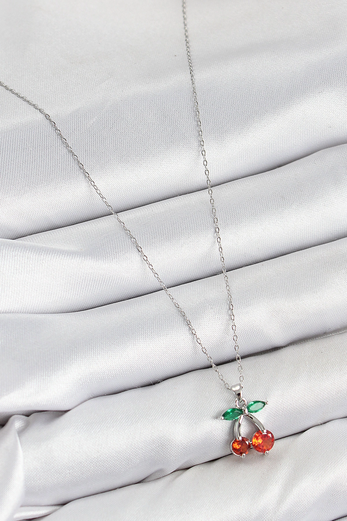 Pirinç Zirkon Taşlı Kiraz Model Gümüş Renk Kadın Kolye-1