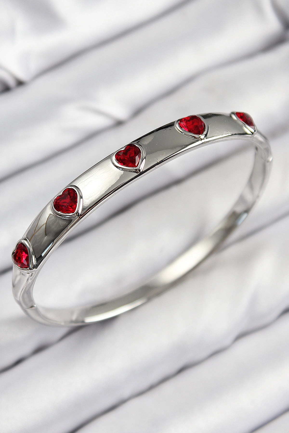 Pirinç Zirkon Taşlı Kırmızı Kalp Model Gümüş Renk Kadın Kelepçe-0