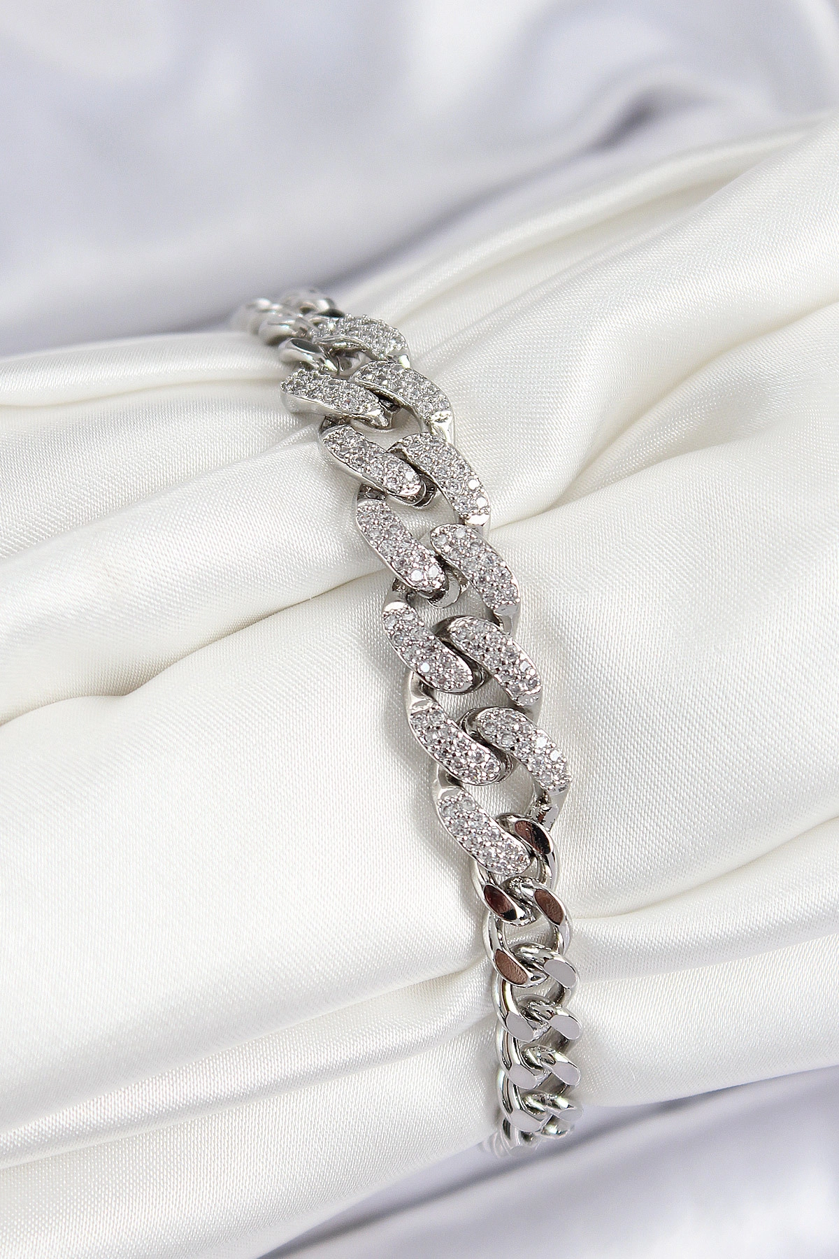 Pirinç Zirkon Taşlı Küba Zincir Model Gümüş Renk Kadın Bileklik-0