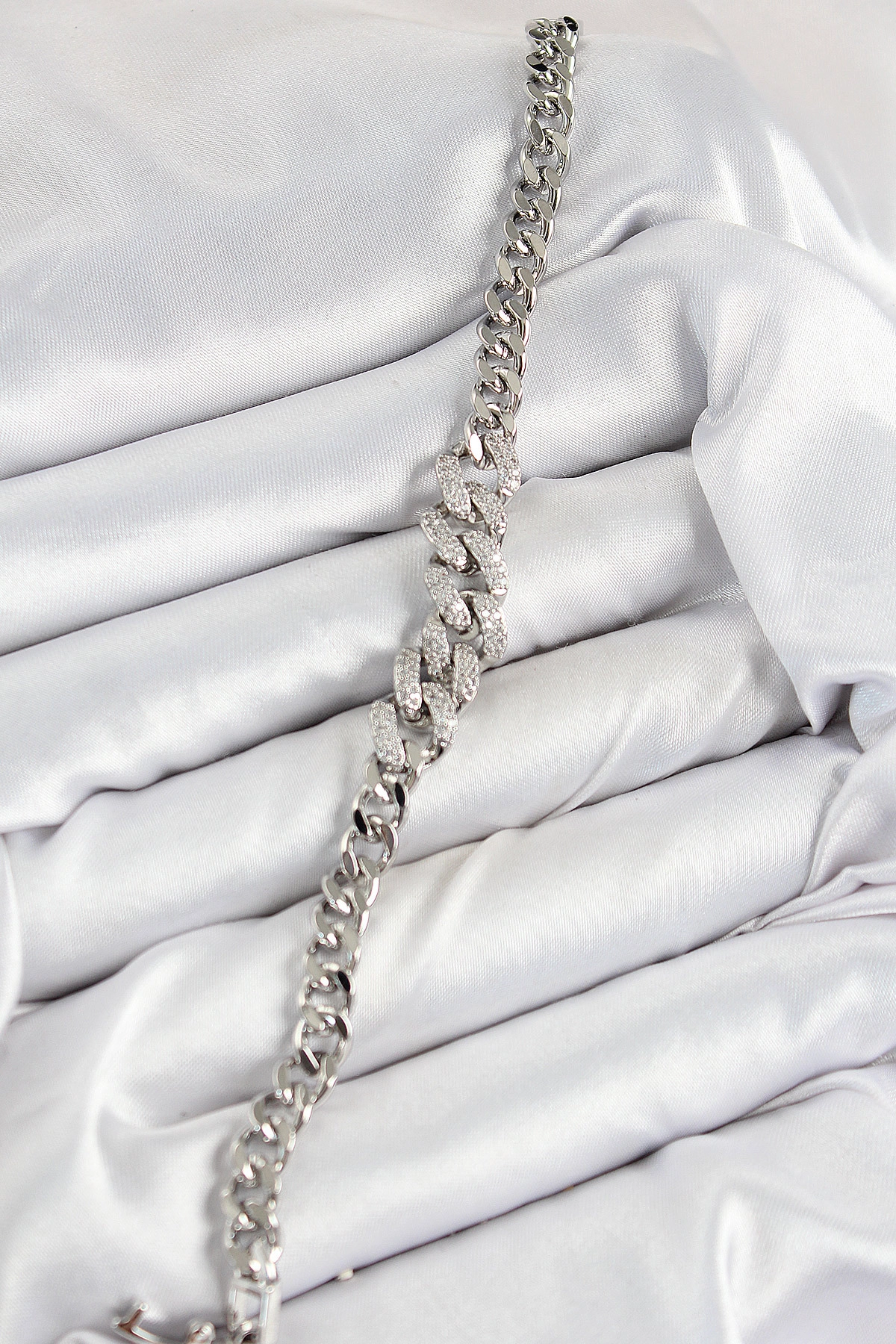 Pirinç Zirkon Taşlı Küba Zincir Model Gümüş Renk Kadın Bileklik-1