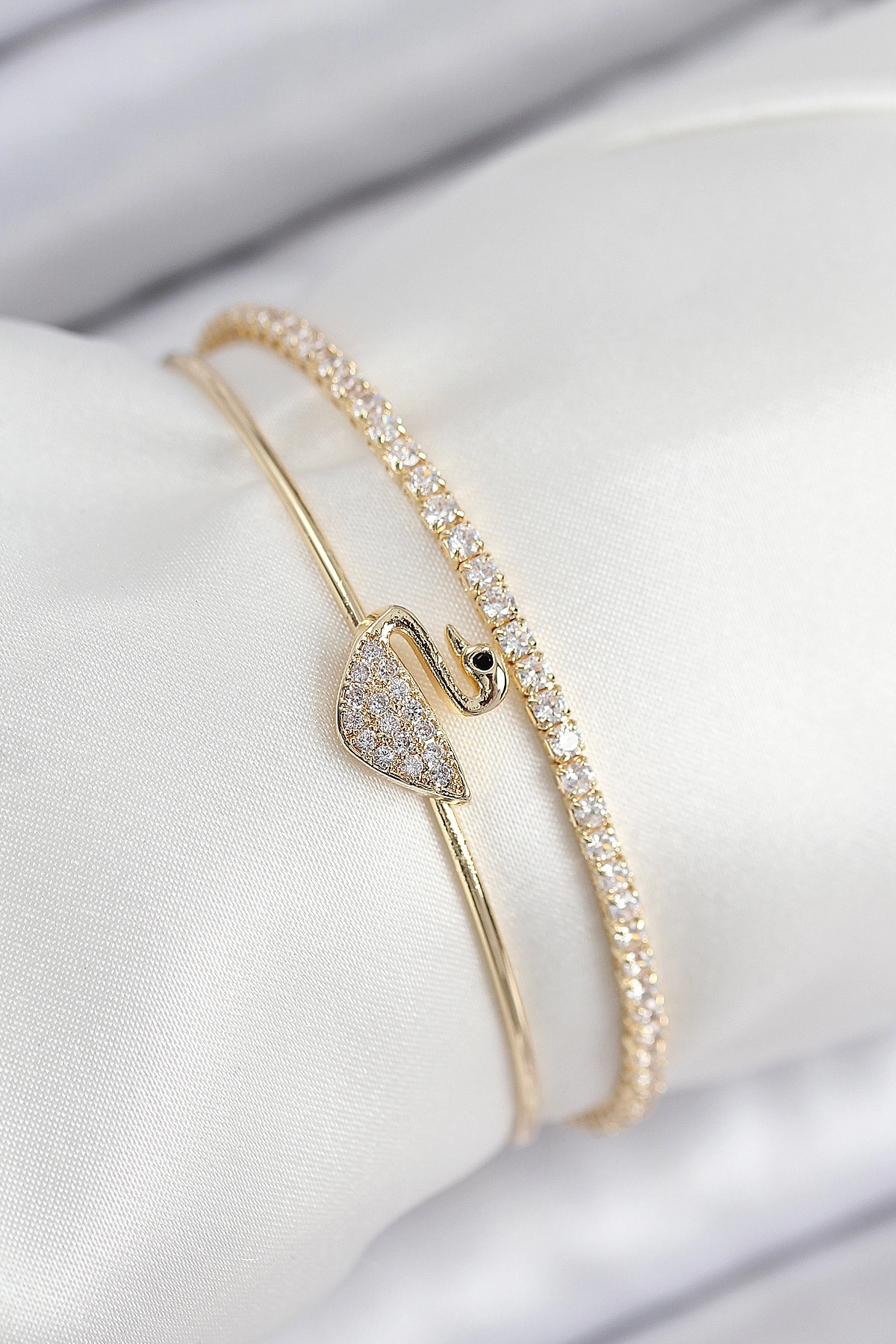 Pirinç Zirkon Taşlı Kuğu Model Gold Renk Kadın Bileklik-0