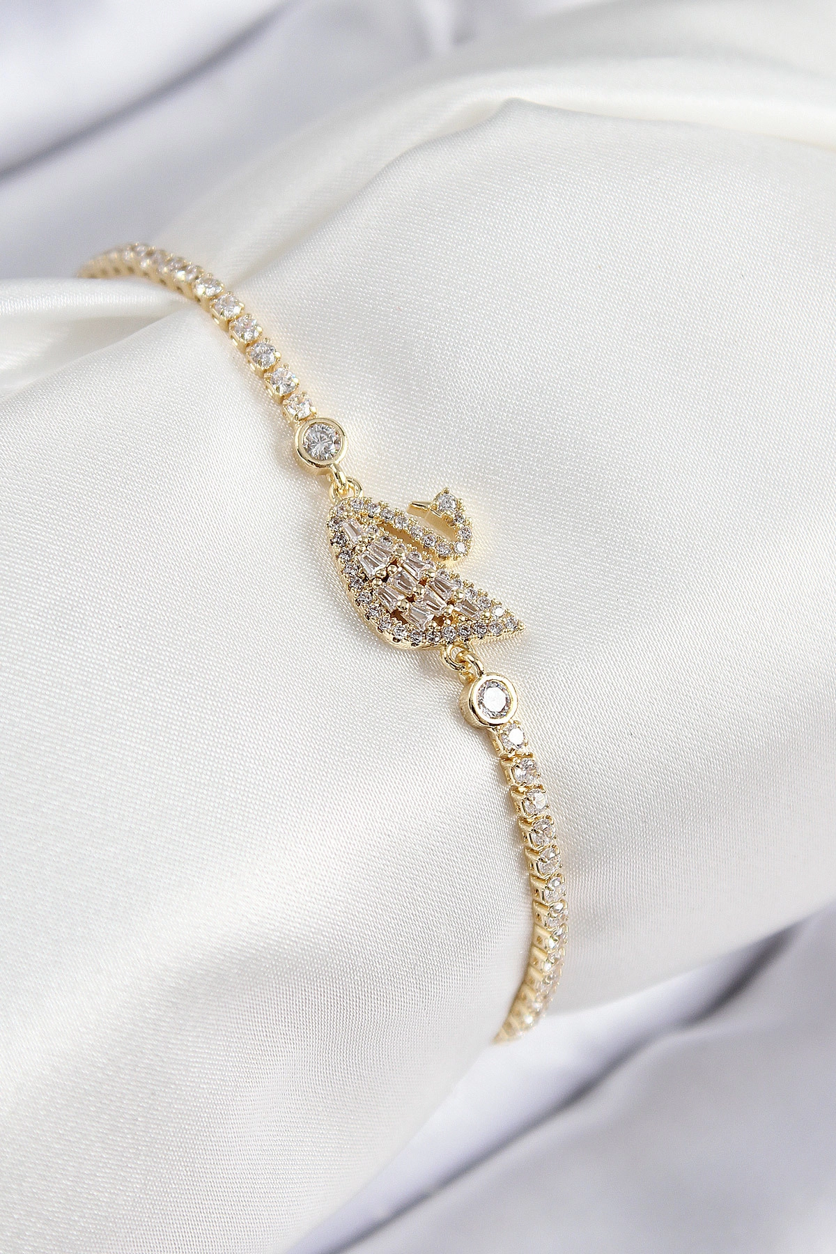 Pirinç Zirkon Taşlı Kuğu Model Gold Renk Kadın Bileklik-0