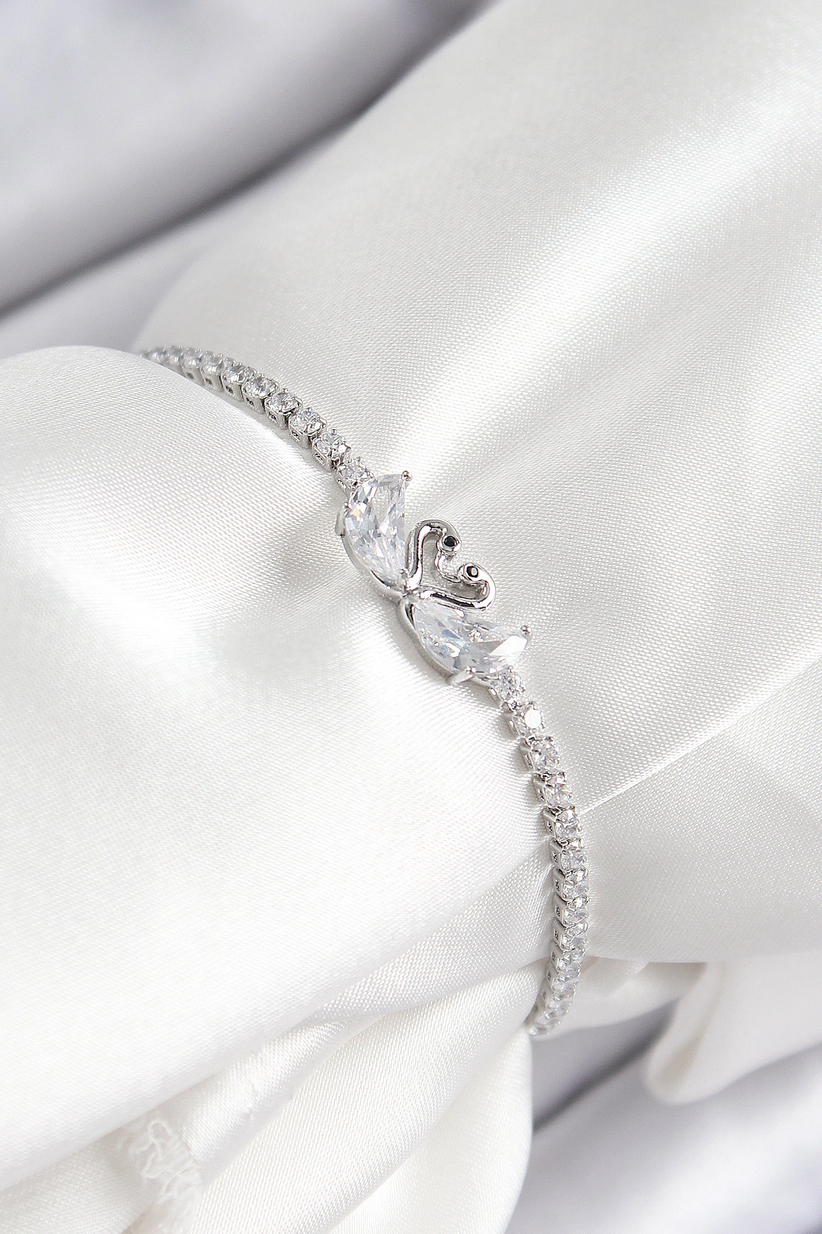 Pirinç Zirkon Taşlı Kuğu Model Gümüş Renk Asansörlü Kadın Bileklik-0