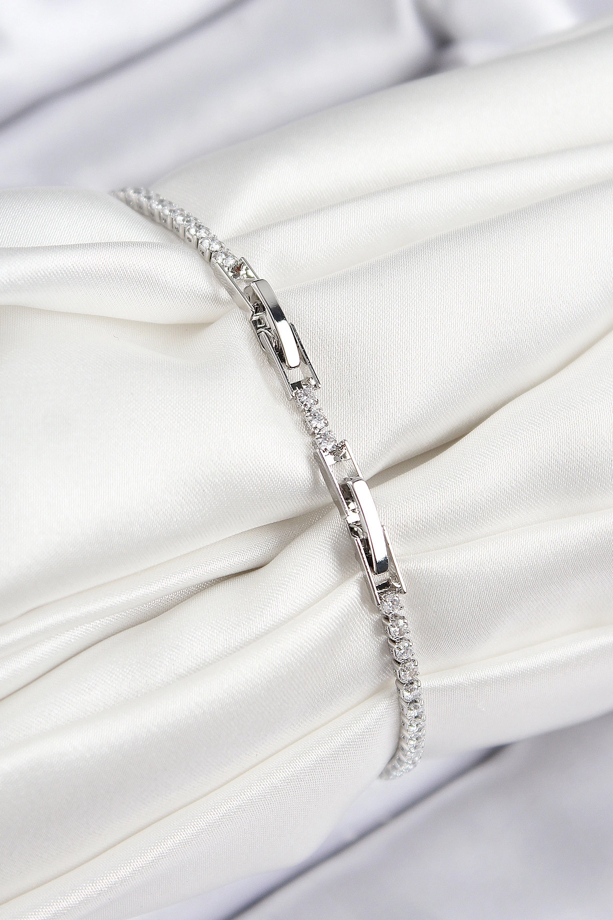 Pirinç Zirkon Taşlı Kuğu Model Gümüş Renk Kadın Bileklik-1