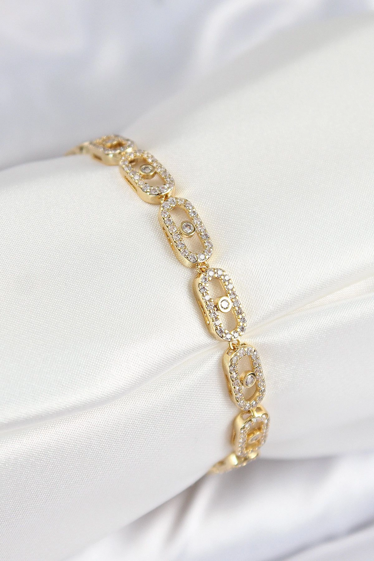 Pirinç Zirkon Taşlı Messika Model Gold Renk VIP Seri Kadın Bileklik-0