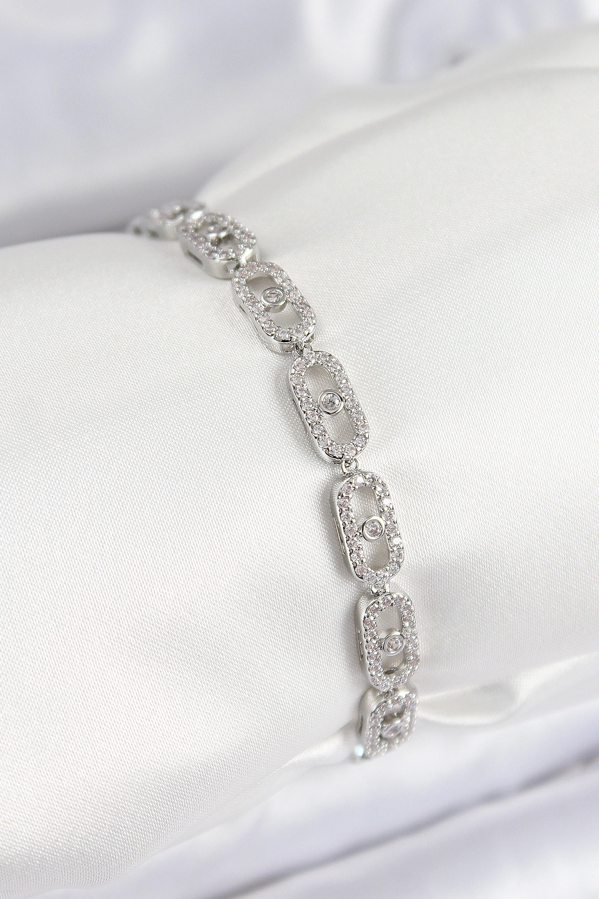 Pirinç Zirkon Taşlı Messika Model Gümüş Renk VIP Seri Kadın Bileklik-0