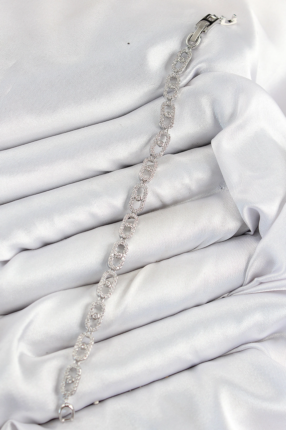 Pirinç Zirkon Taşlı Messika Model Gümüş Renk VIP Seri Kadın Bileklik-1