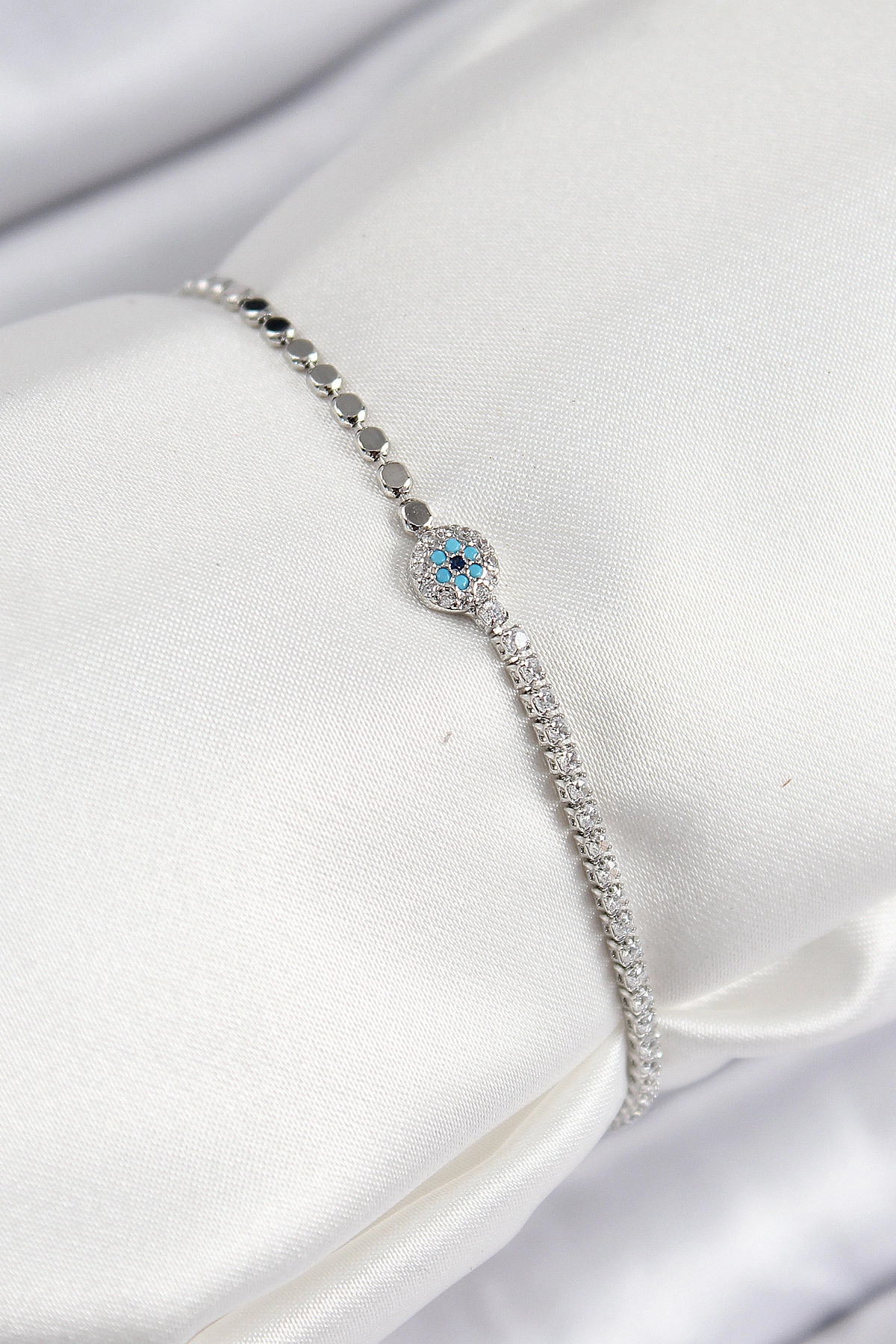 Pirinç Zirkon Taşlı Nazar Model Ezme Zincir Gümüş Renk Kadın Bileklik-0