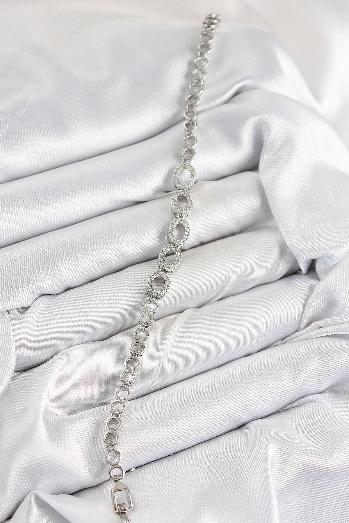 Pirinç Zirkon Taşlı Oval Model Gümüş Renk Kadın Bileklik-1