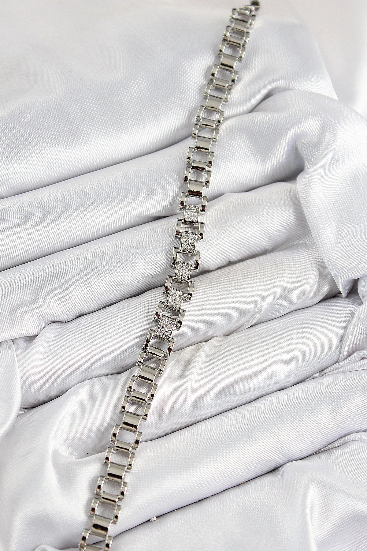 Pirinç Zirkon Taşlı Parçalı Model Gümüş Renk Kadın Bileklik-1