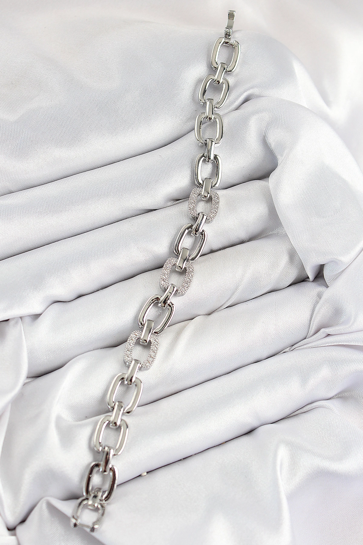 Pirinç Zirkon Taşlı Parçalı Zincir Model Gümüş Renk Kadın Bileklik-1