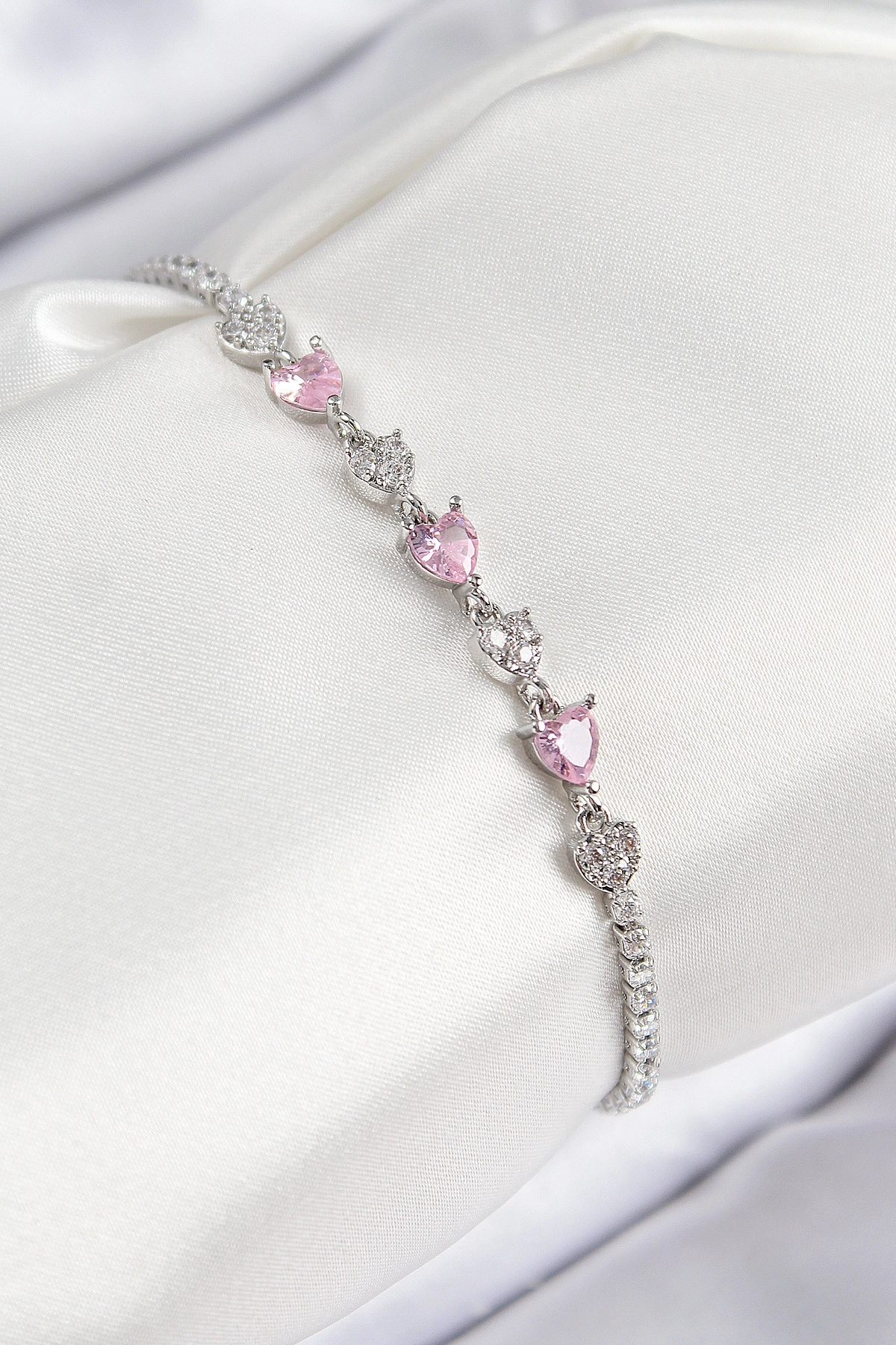 Pirinç Zirkon Taşlı Pembe Kalp Model Gümüş Renk Kadın Bileklik-0