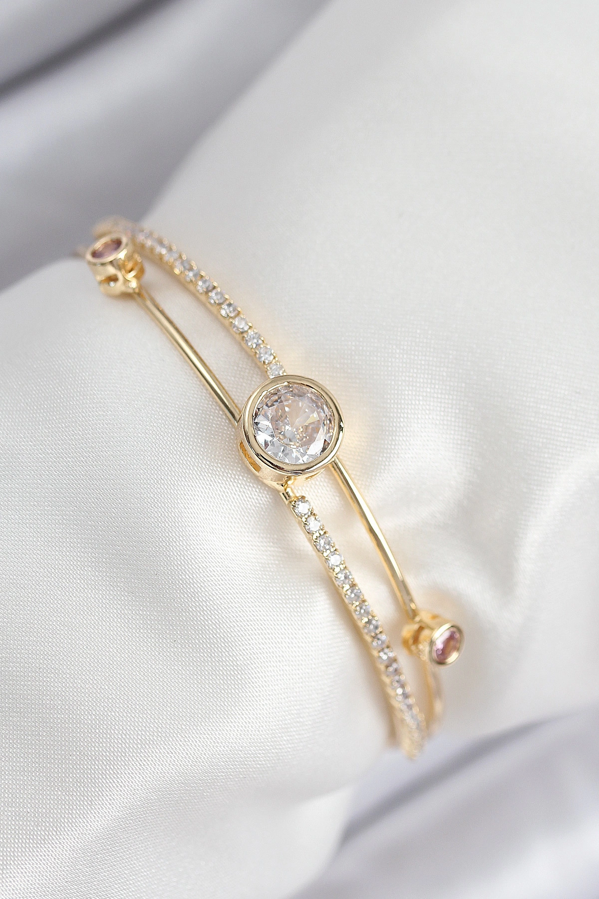 Pirinç Zirkon Taşlı Pırlanta Model Gold Renk Kadın Bileklik-0