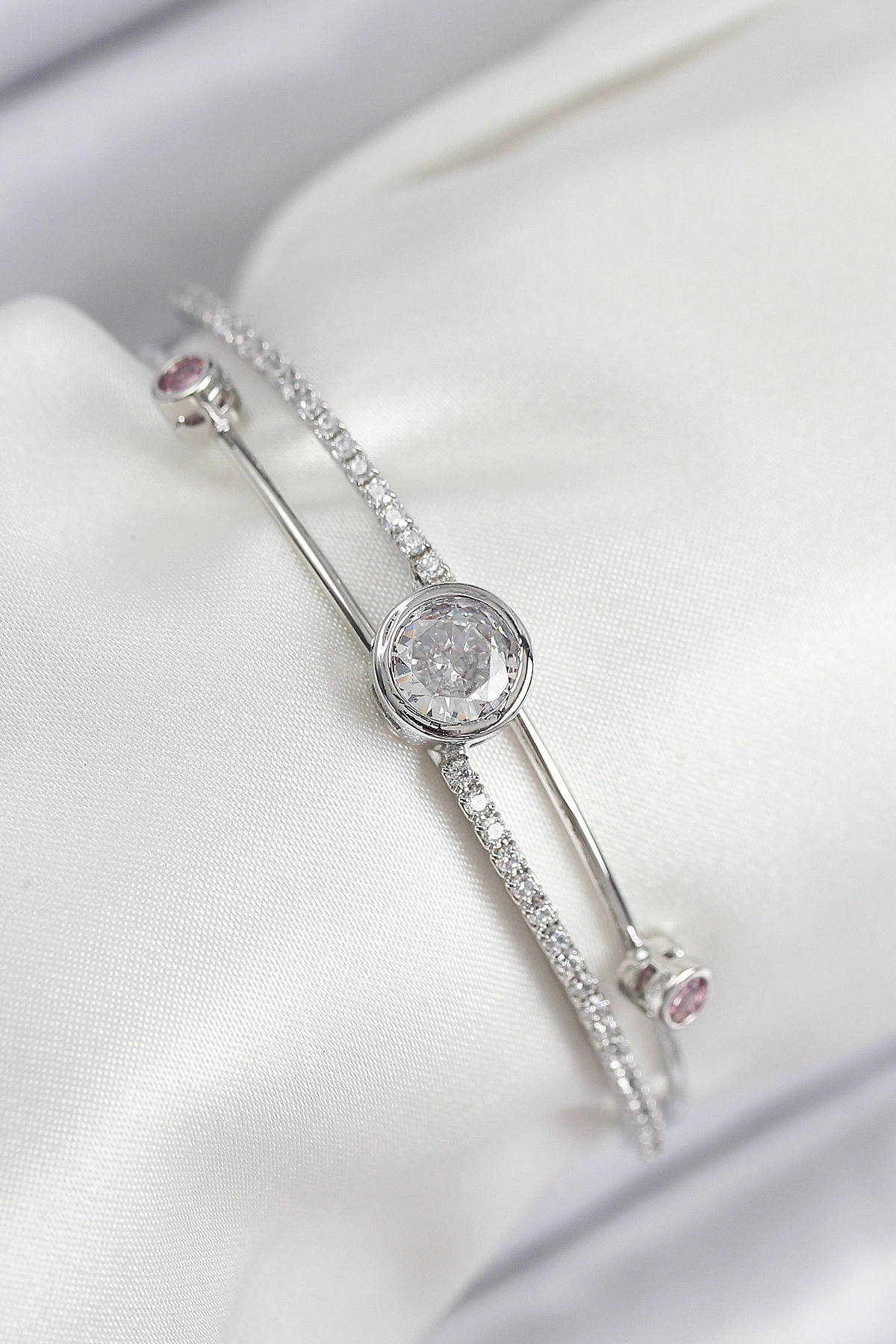 Pirinç Zirkon Taşlı Pırlanta Model Gümüş Renk Kadın Bileklik-0