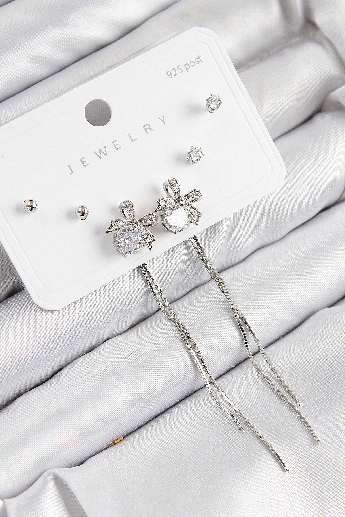 Pirinç Zirkon Taşlı Sallantılı Fiyonk Model Gümüş Renk 925 Ayar Gümüş Çivi Kadın Küpe Set-0