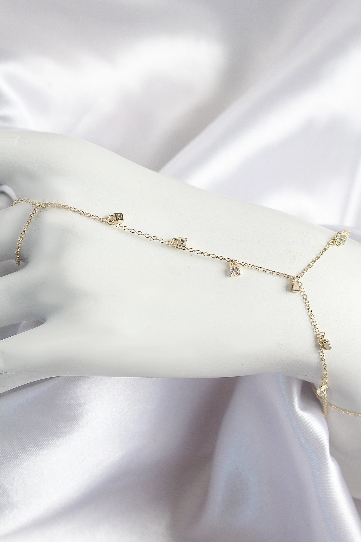 Pirinç Zirkon Taşlı Sallantılı Model Gold Renk Kadın Şahmeran-0