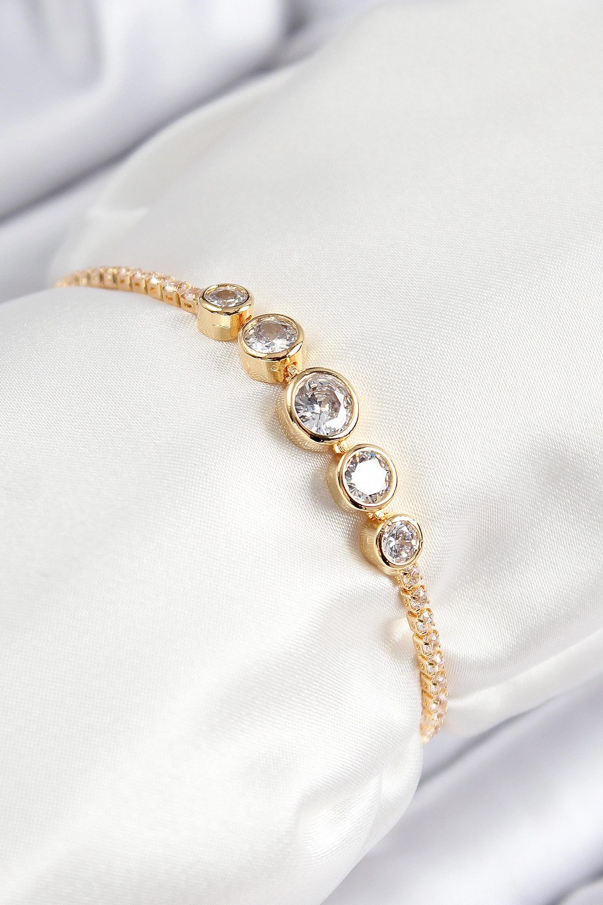 Pirinç Zirkon Taşlı Sıralı Daire Model Gold Renk Asansörlü Kadın Bileklik-0