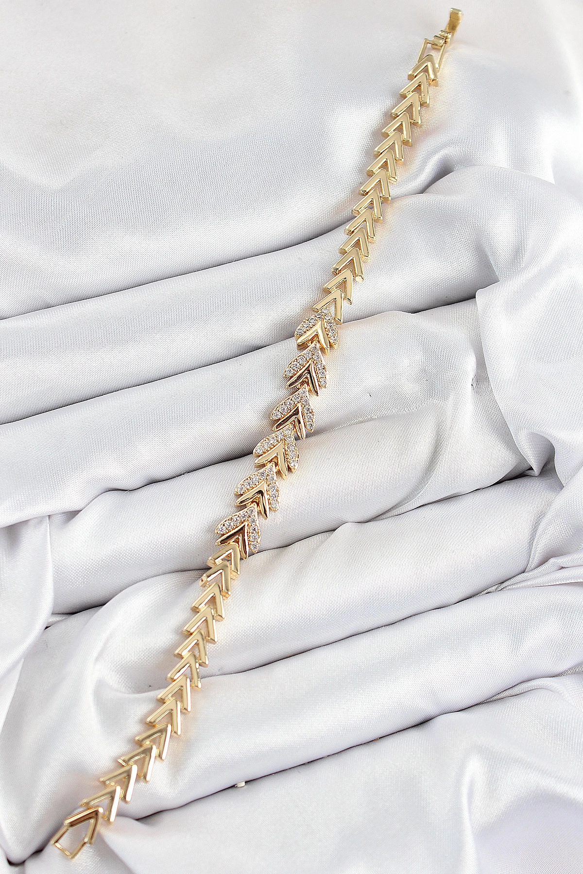 Pirinç Zirkon Taşlı Sıralı Ok Model Gold Renk Kadın Bileklik-1