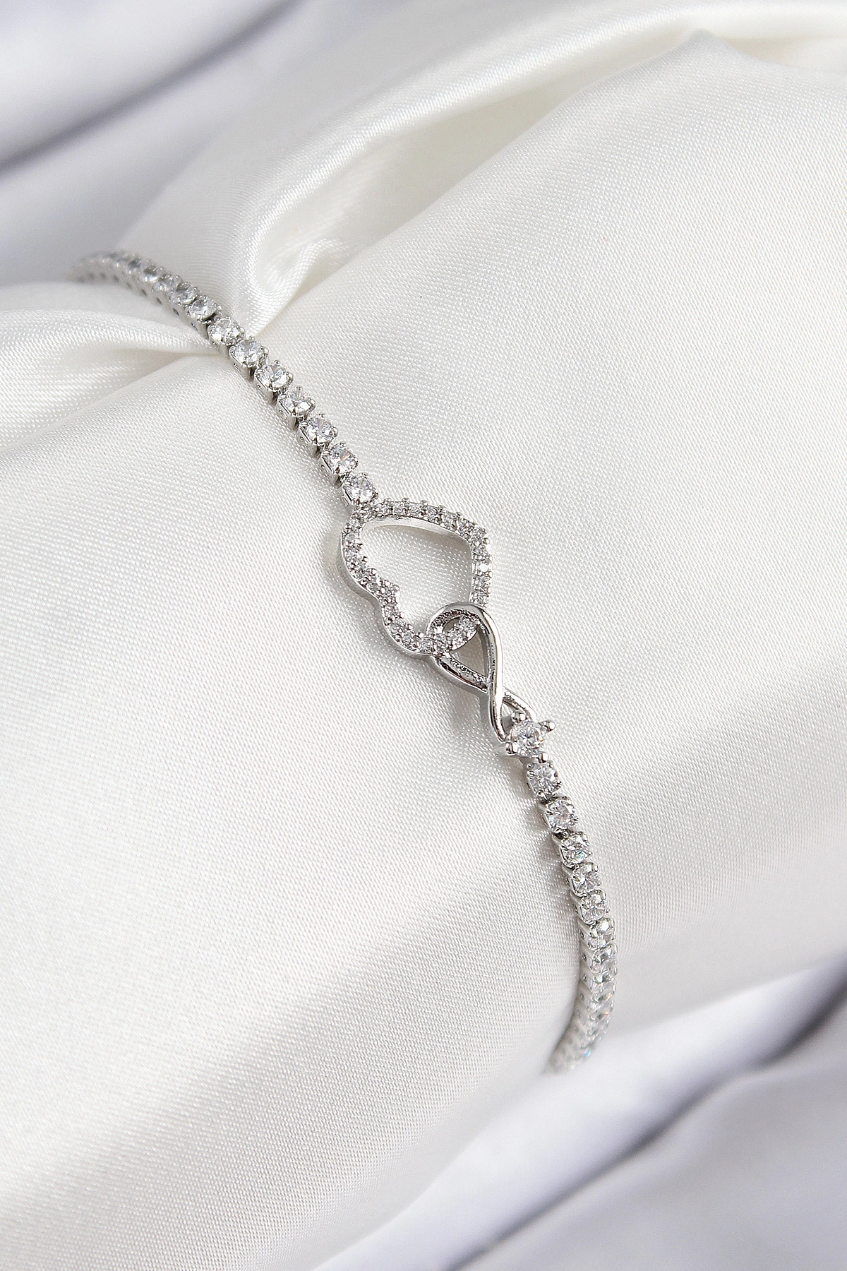 Pirinç Zirkon Taşlı Sonsuzluk Kalp Model Gümüş Renk Kadın Bileklik-0