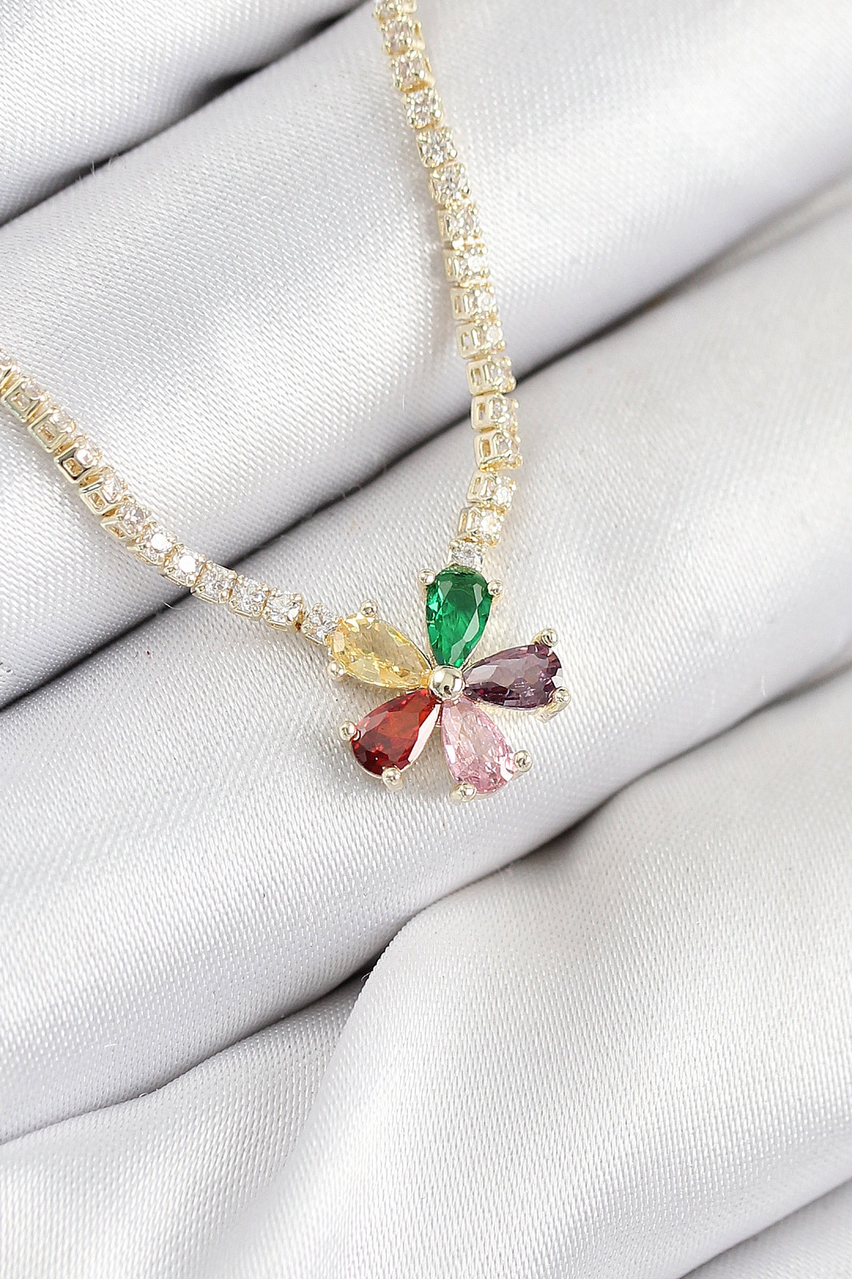 Pirinç Zirkon Taşlı Su Yolu Asorti Çiçek Model Gold Renk Kadın Kolye-0