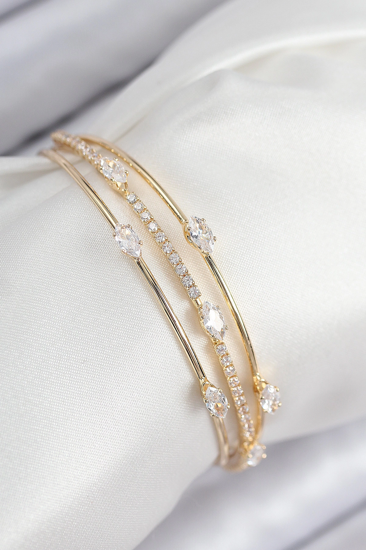 Pirinç Zirkon Taşlı Su Yolu Model Gold Renk Kadın Bileklik-0