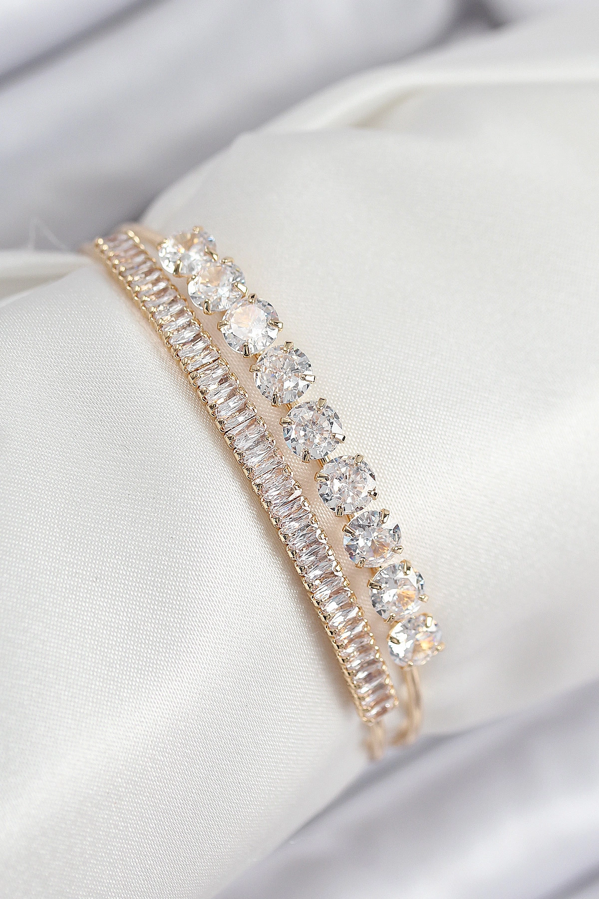 Pirinç Zirkon Taşlı Su Yolu Model Gold Renk Kadın Bileklik-0