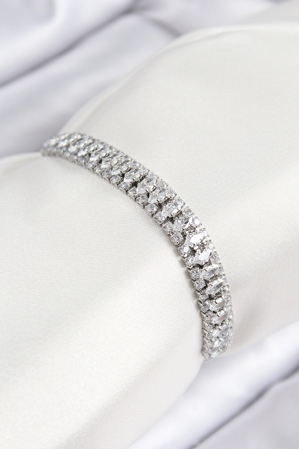 Pirinç Zirkon Taşlı Tennıs Model Gümüş Renk Asansörlü Kadın Bileklik-0