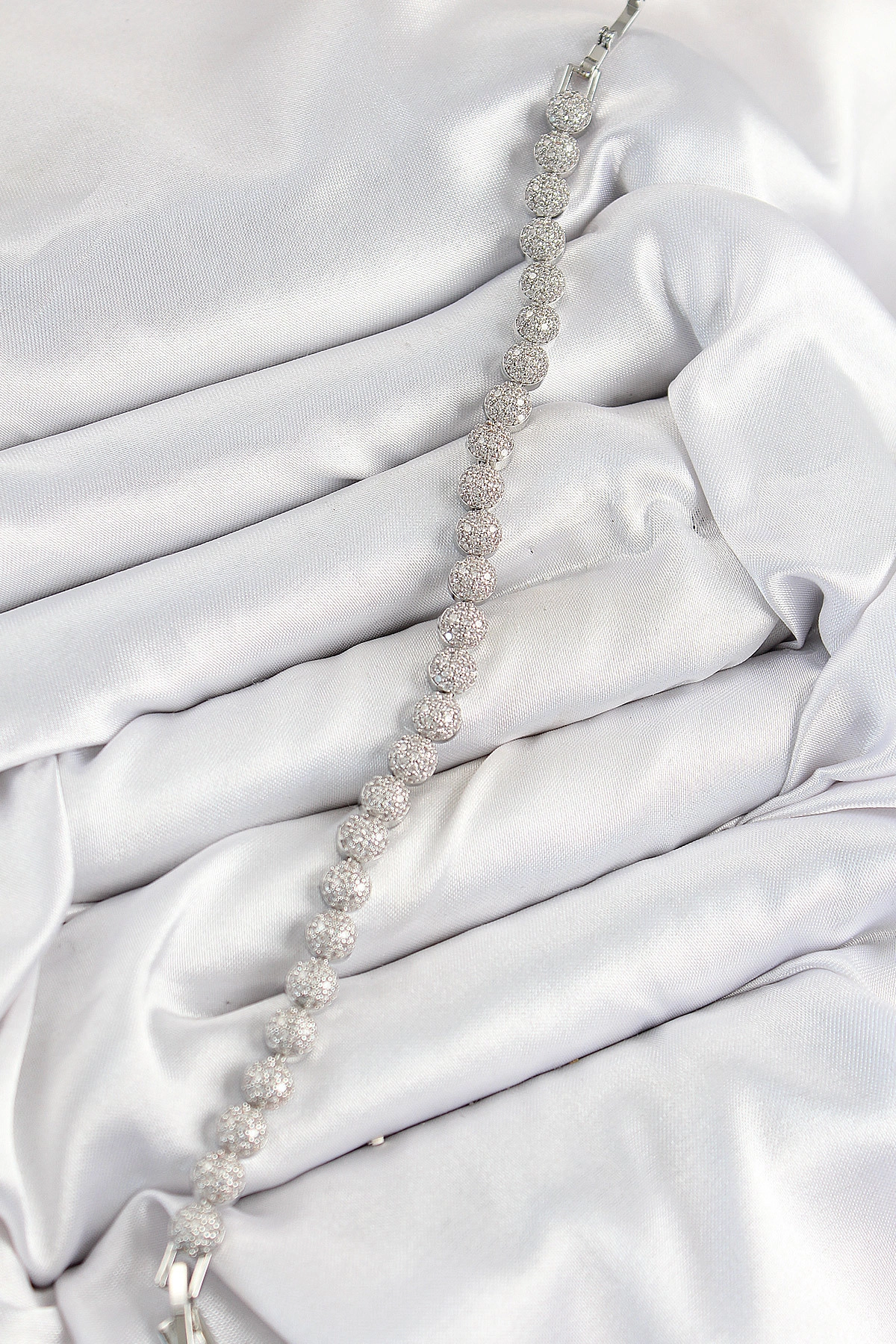 Pirinç Zirkon Taşlı Yarım Topcuk Model Gümüş Renk VIP Seri Kadın Bileklik-1