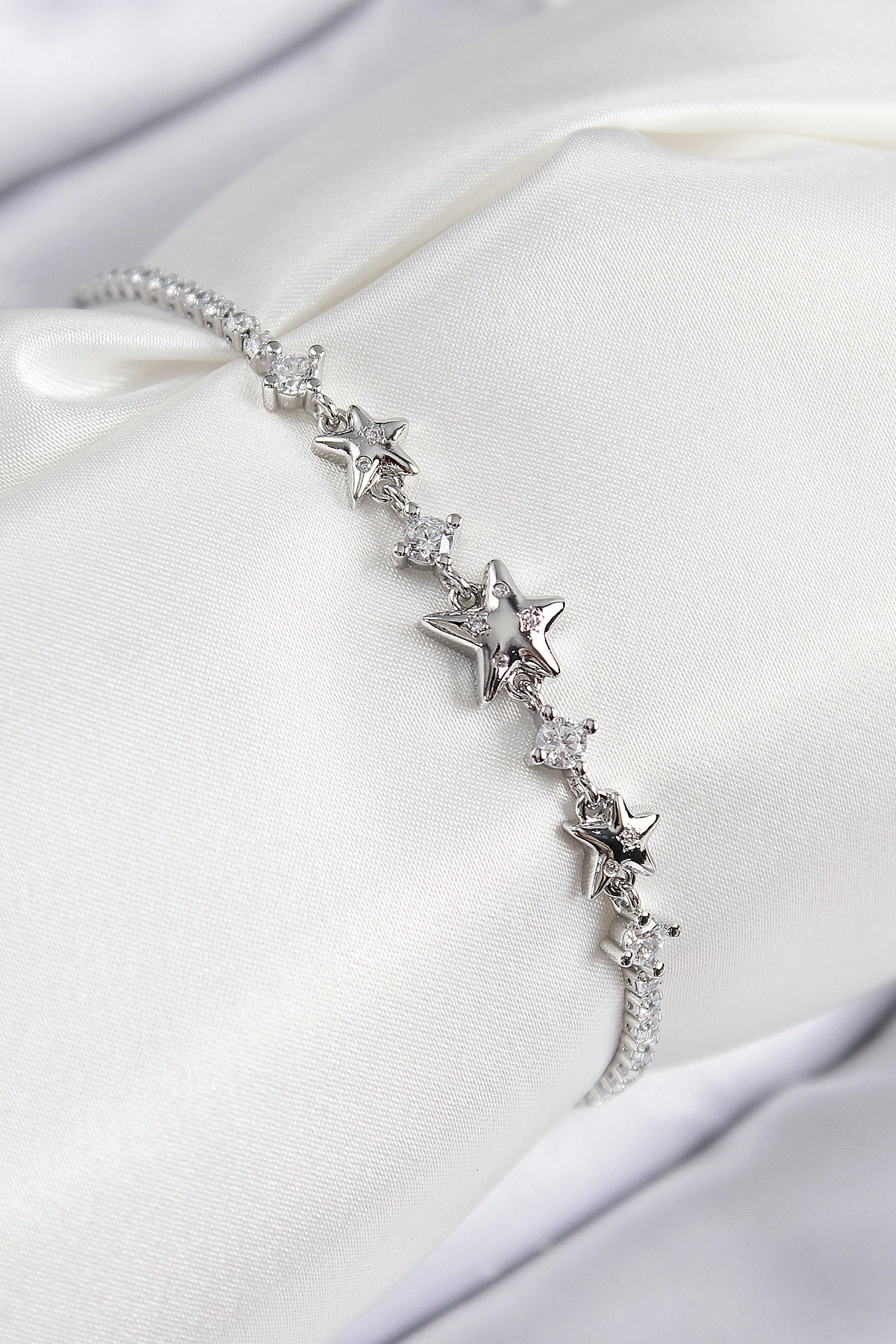 Pirinç Zirkon Taşlı Yıldız Model Gümüş Renk Kadın Bileklik-0