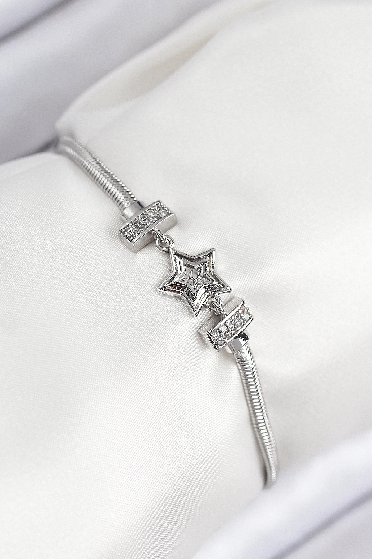 Pirinç Zirkon Taşlı Yıldız Model Gümüş Renk Kadın Bileklik-0