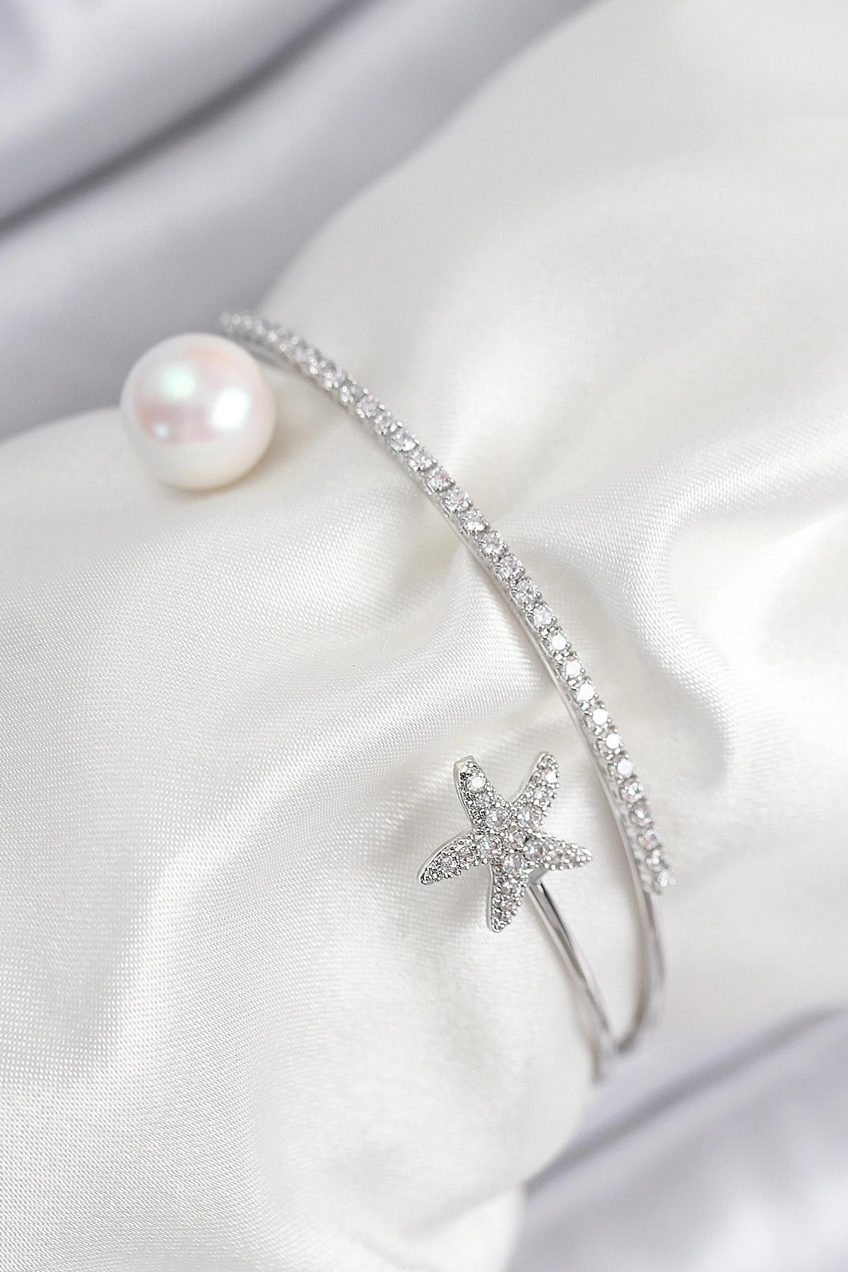 Pirinç Zirkon Taşlı Yıldız Ve İnci Model Gümüş Renk Kadın Bileklik-0