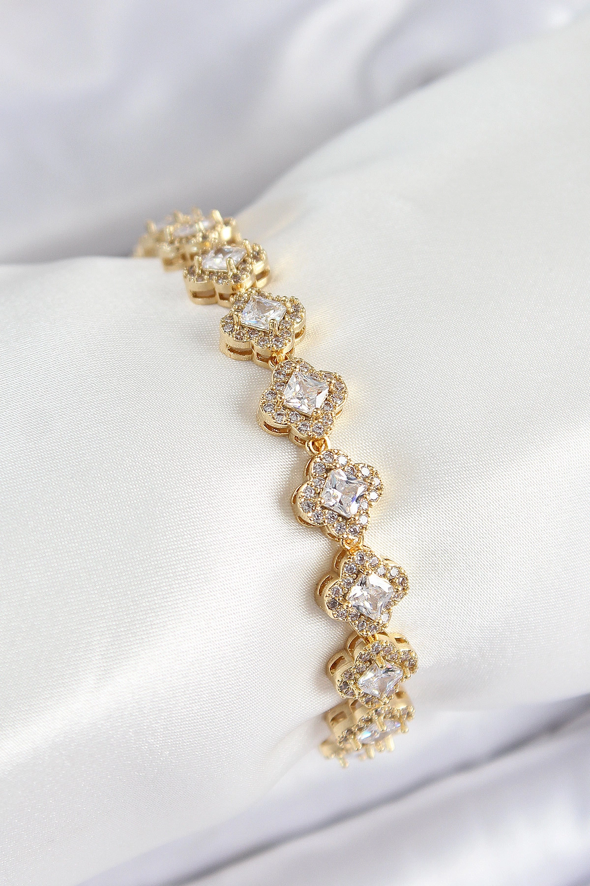 Pirinç Zirkon Taşlı Yonca Baget Model Gold Renk VIP Seri Kadın Bileklik-0