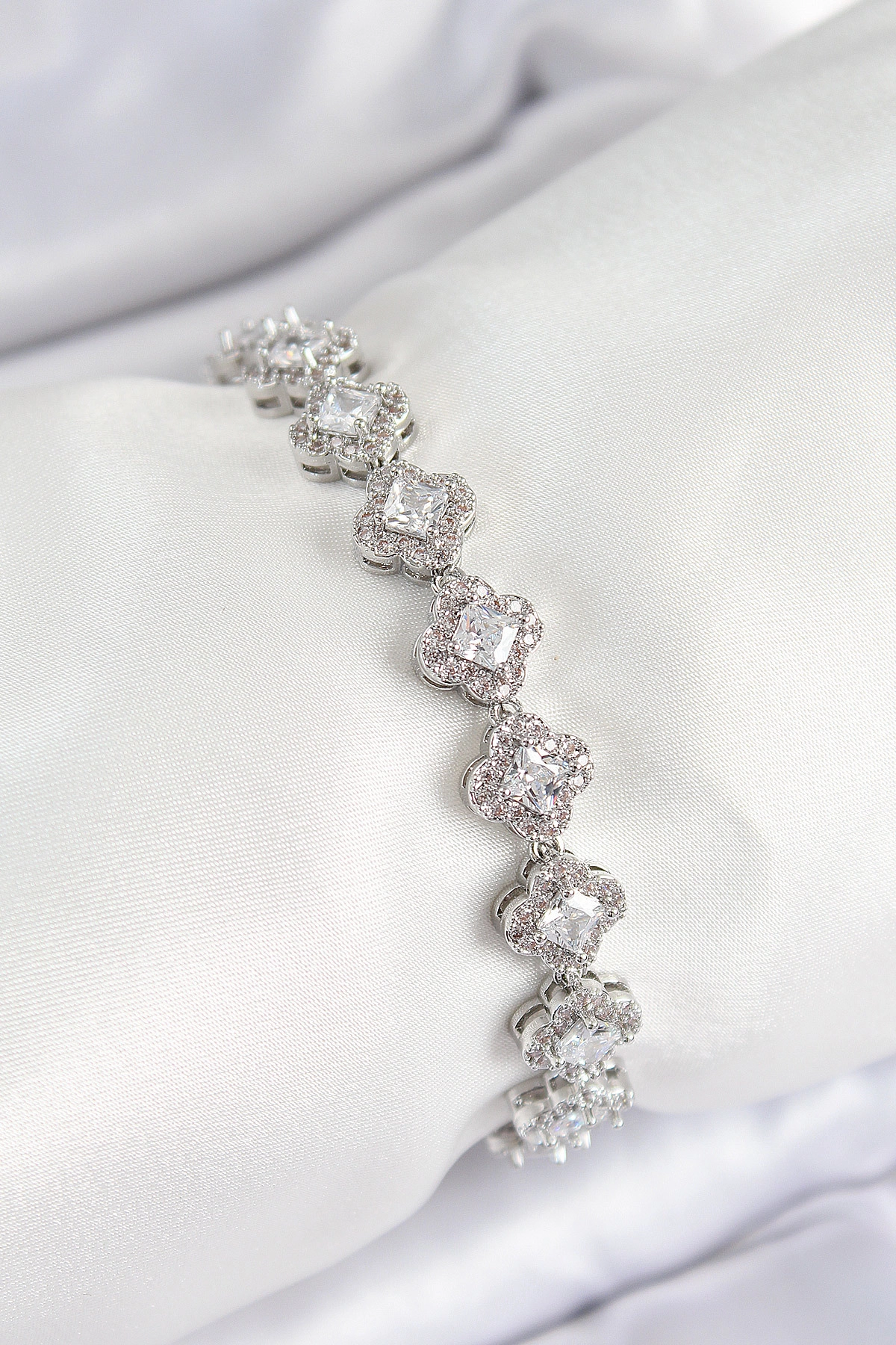 Pirinç Zirkon Taşlı Yonca Baget Model Gümüş Renk VIP Seri Kadın Bileklik-0