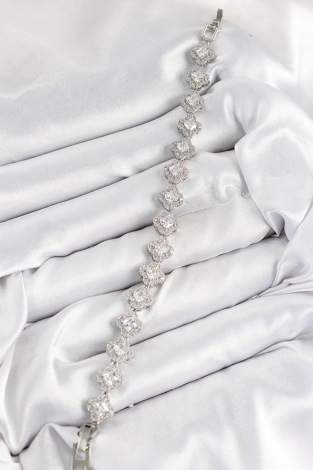 Pirinç Zirkon Taşlı Yonca Baget Model Gümüş Renk VIP Seri Kadın Bileklik-1