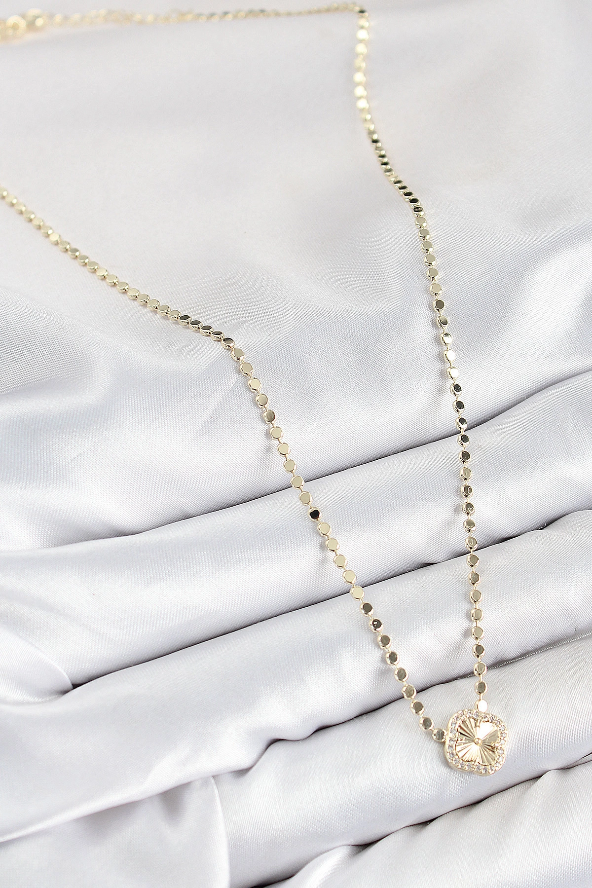 Pirinç Zirkon Taşlı Yonca Model Ezme Zincir Gold Renk Kadın Kolye-1