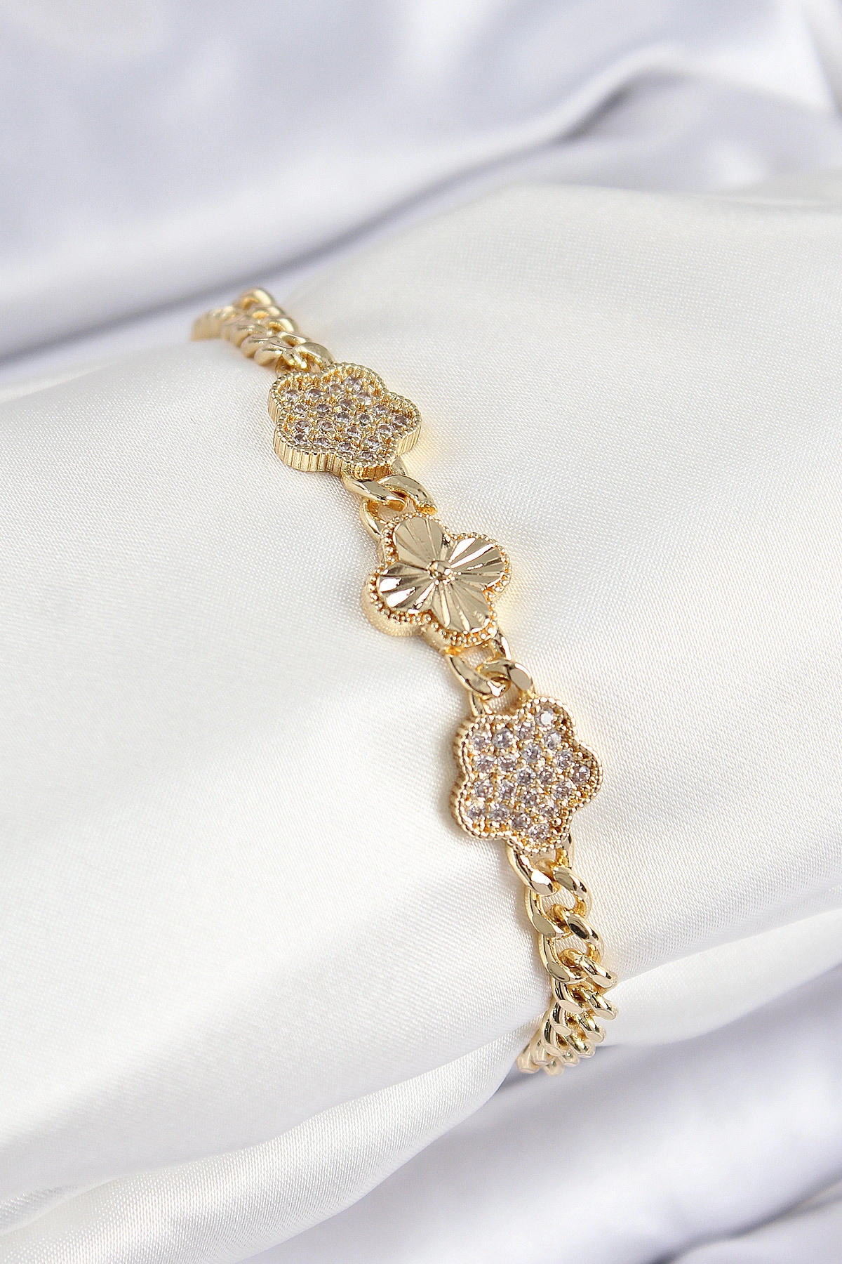 Pirinç Zirkon Taşlı Yonca Model Gold Renk Kadın Bileklik-0