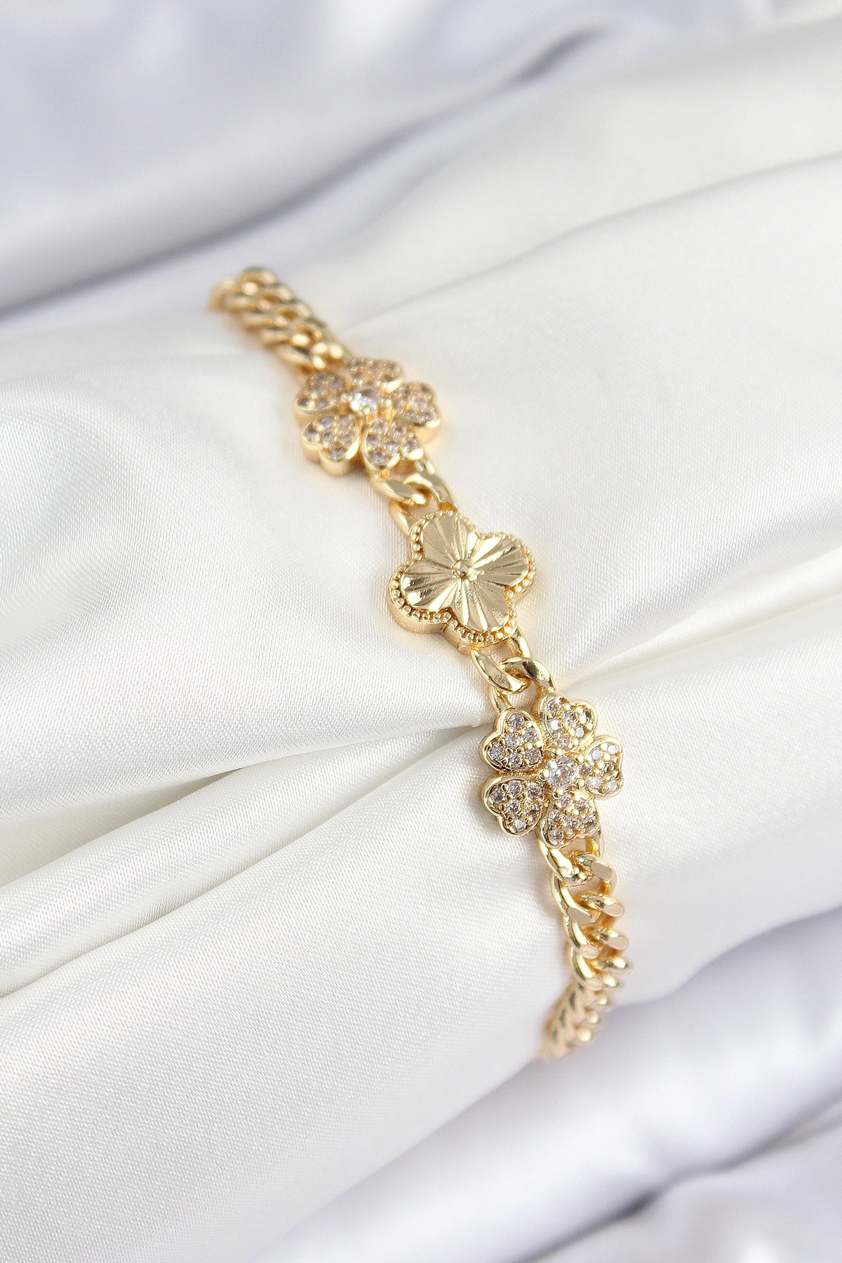 Pirinç Zirkon Taşlı Yonca Model Gold Renk Kadın Bileklik-0